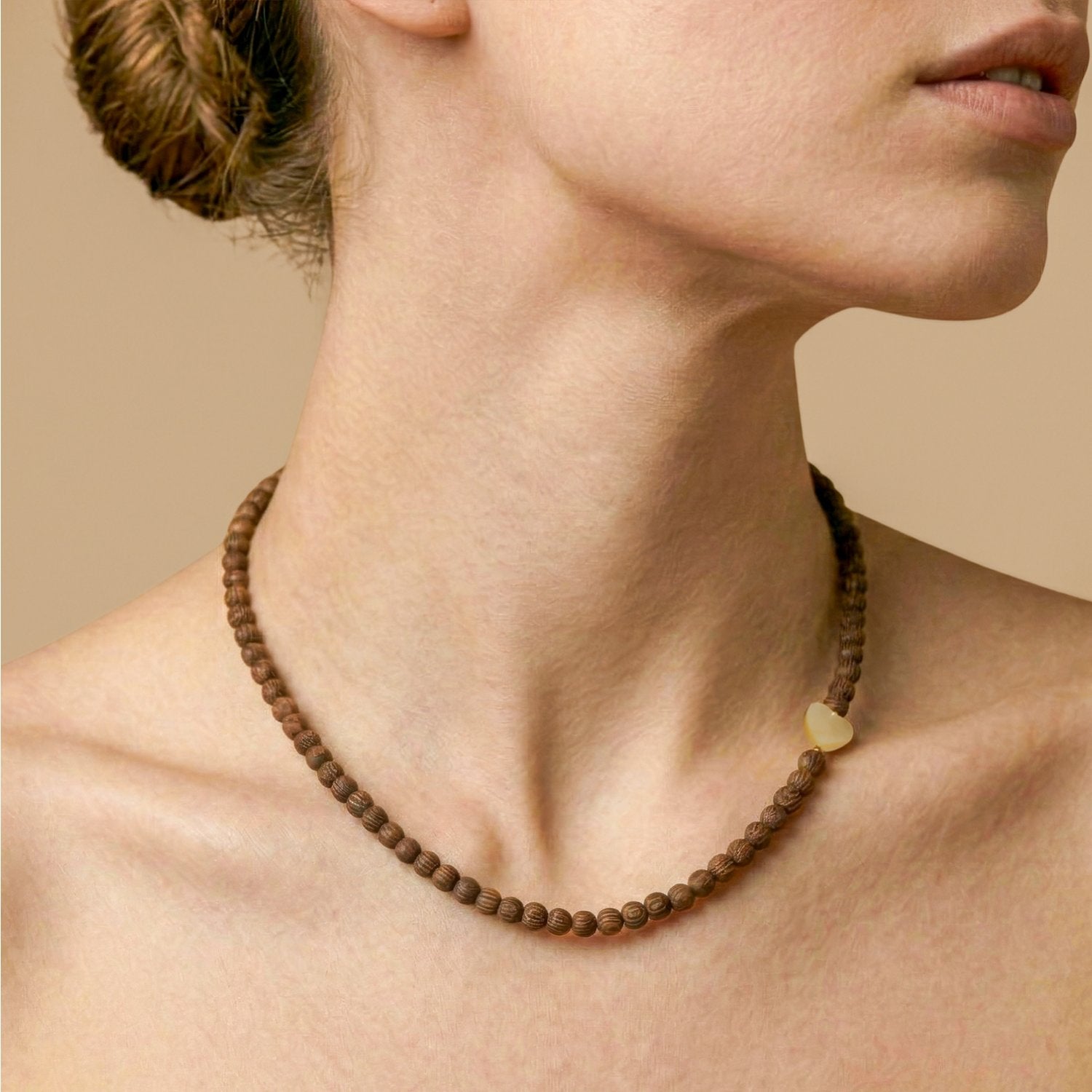 Détail nacre dorée collier 15--43913 Nature Bijoux