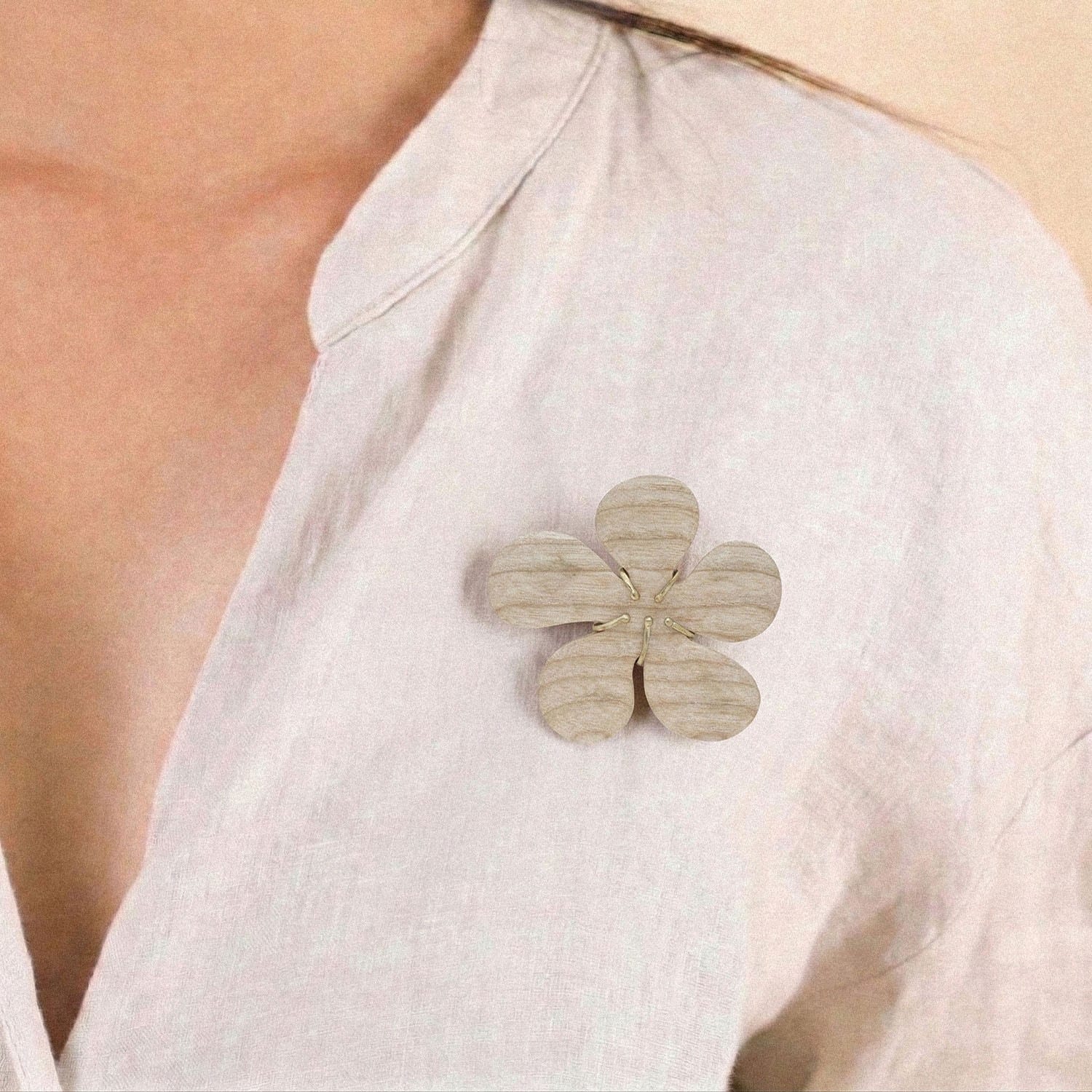 Broche détail bois blanc 10--23954 Nature Bijoux