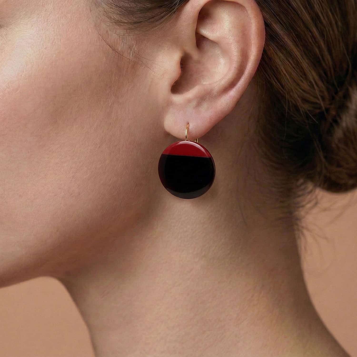 Détail dormeuse nacre noire 12--90738 Nature Bijoux