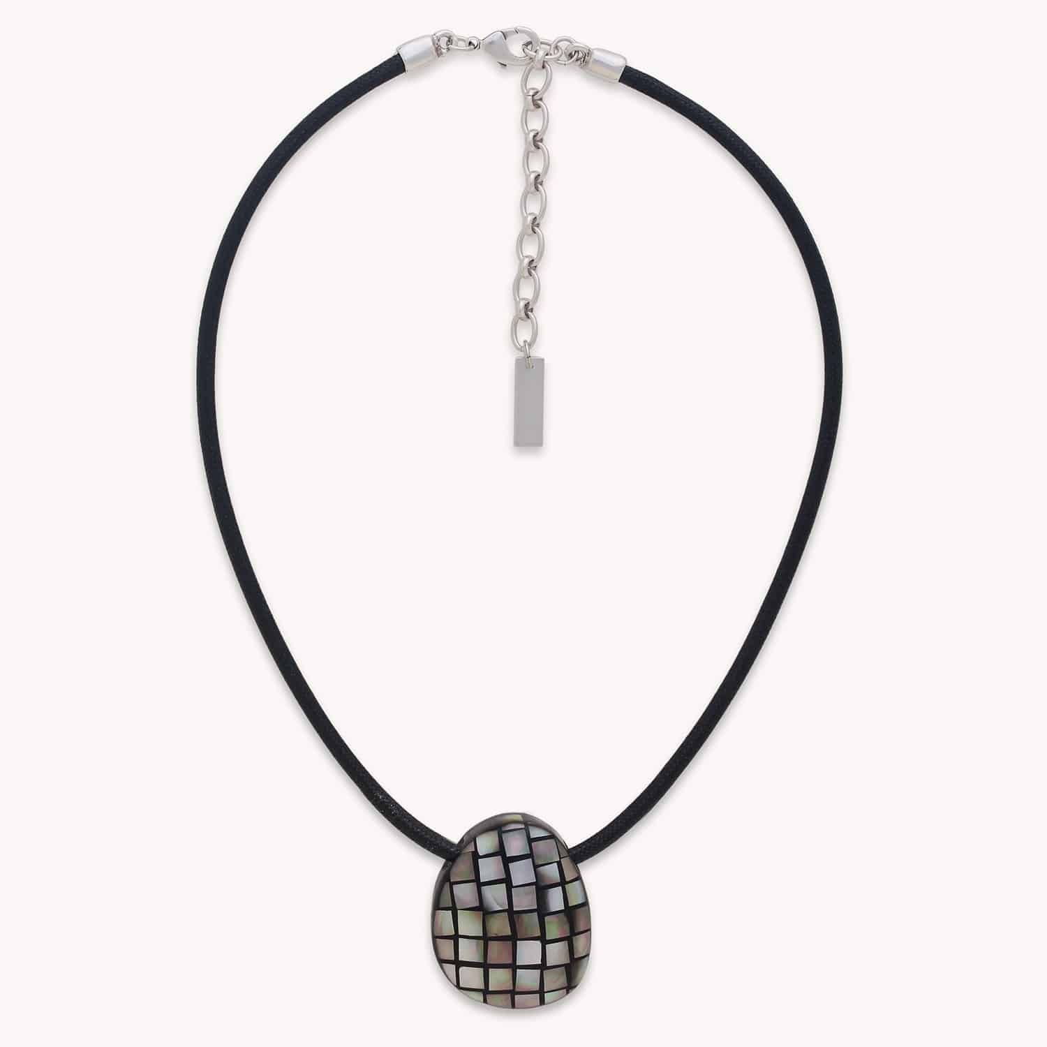 Collier Rivoli pendentif galet nacre noire 15--43902 Nature Bijoux