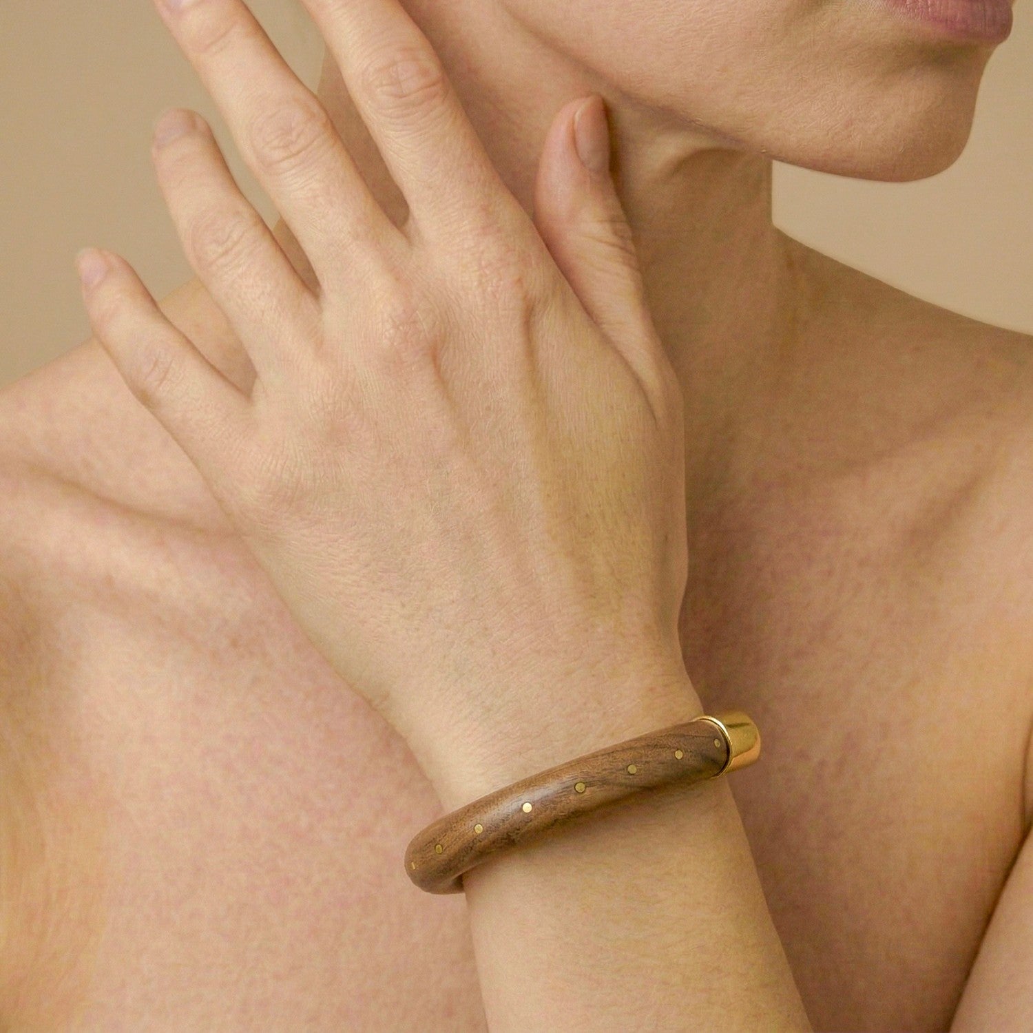 Détail cabochon nacre du bracelet Oman 13--44683 Nature Bijoux