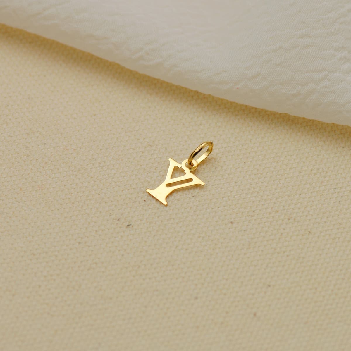 18K gul guld Initial "y" vedhæng 11 X 9 mm