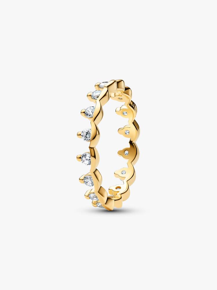Anello in oro scintillante reale