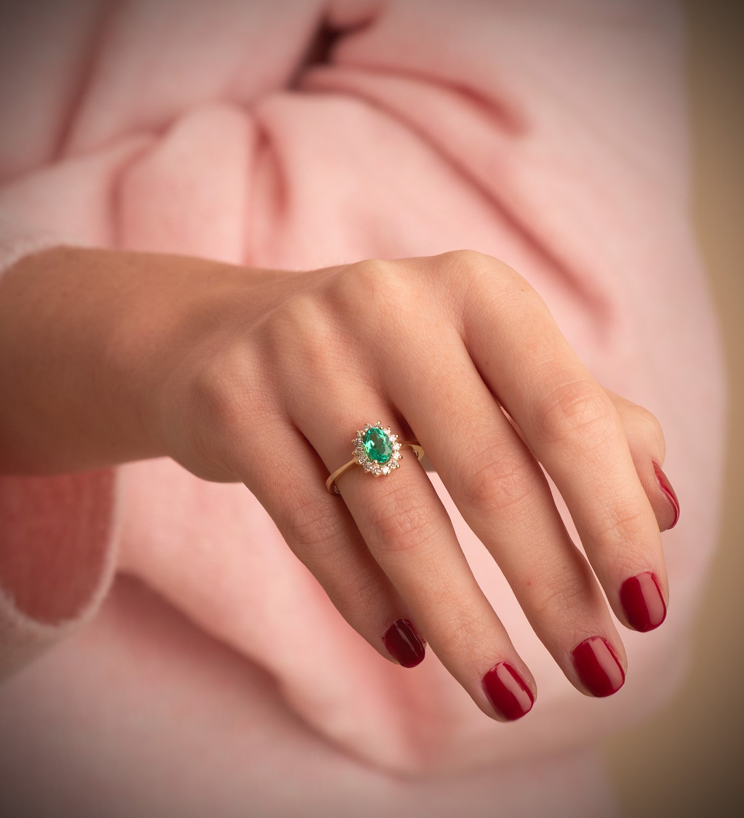 18K Yellow Gold Ring Emerald 7X5 mm 0.75 Cts Diamonds 0.290 Cts VS2-G 11.5X9.5 mm