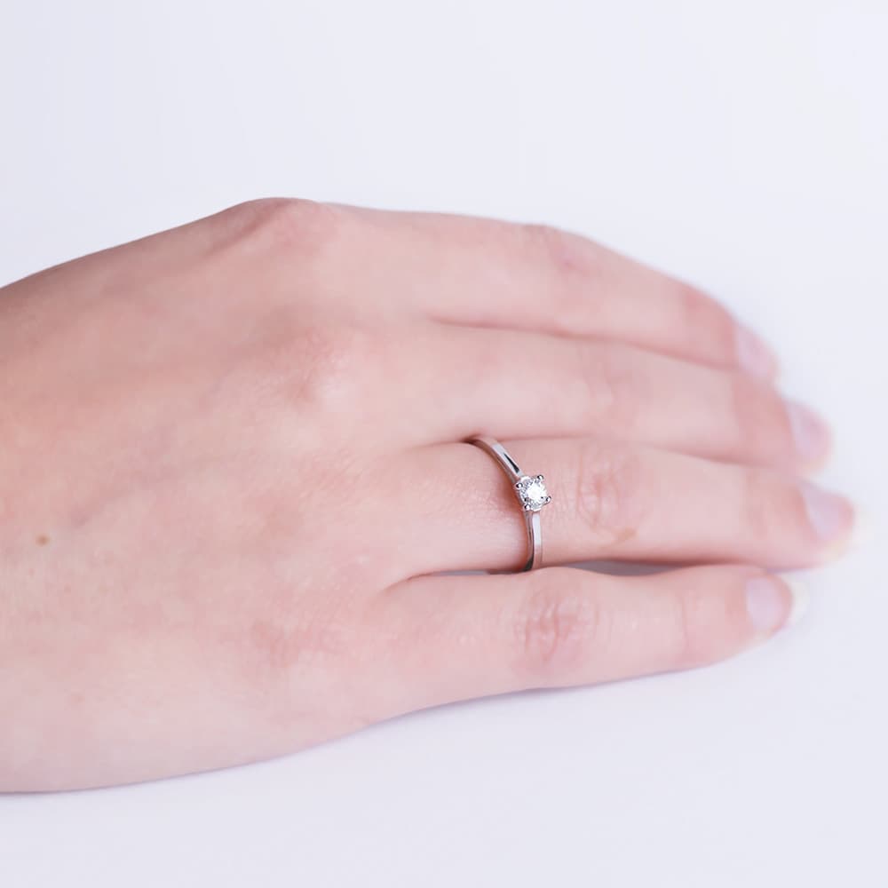 ソリティア 18K 天然ダイヤモンド ブリリアント カット 0.150 カラット Si-h