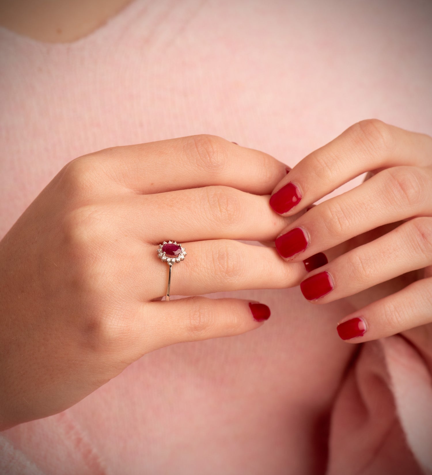 18K White Gold Ring Ruby 6X4 mm 0.55 Ct Diamonds VS2-G 0.14 Ct 9.5X8 mm