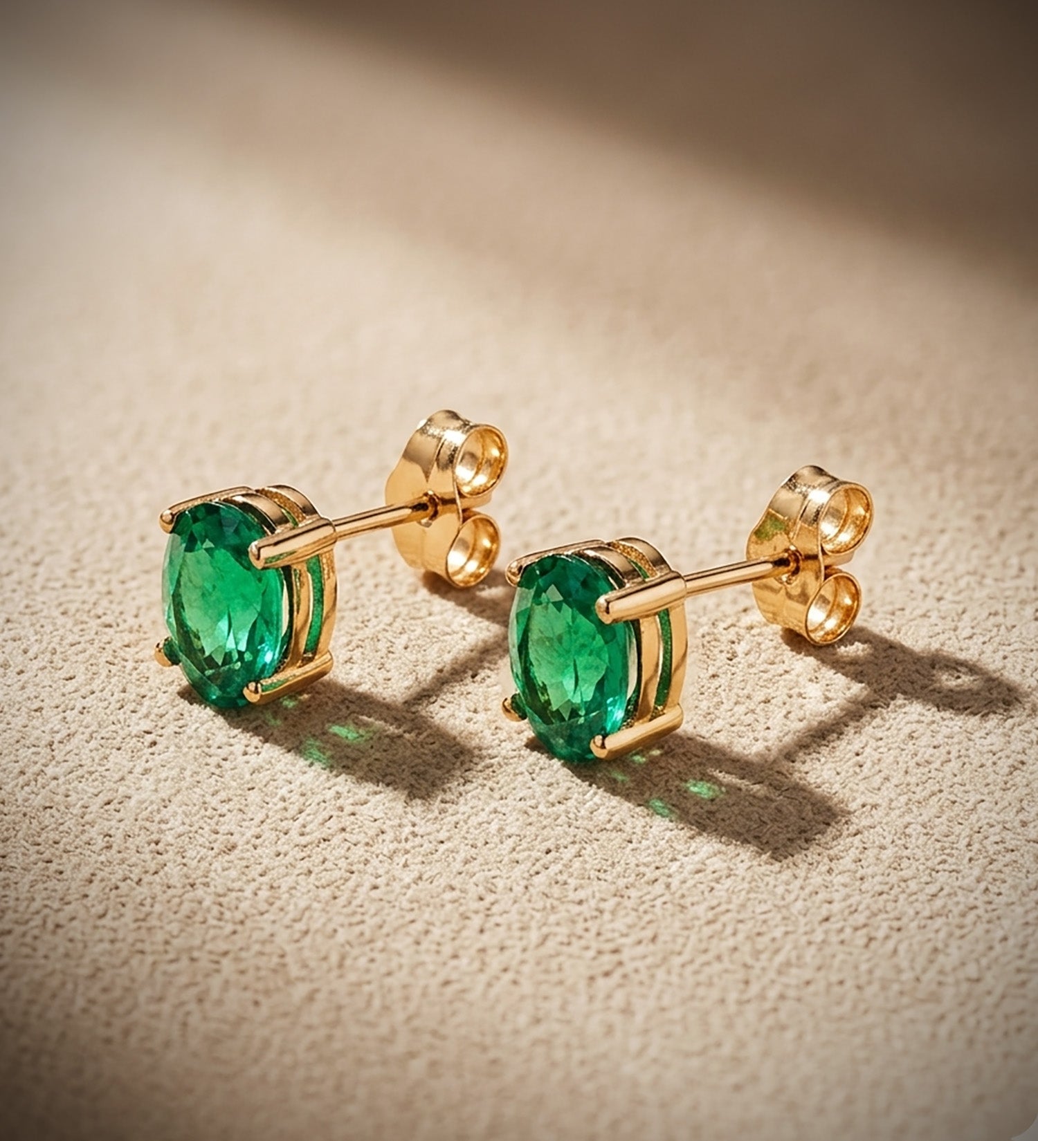 18K guld omkristalliserade smaragdörhängen 12X12MM 1,58 Ct