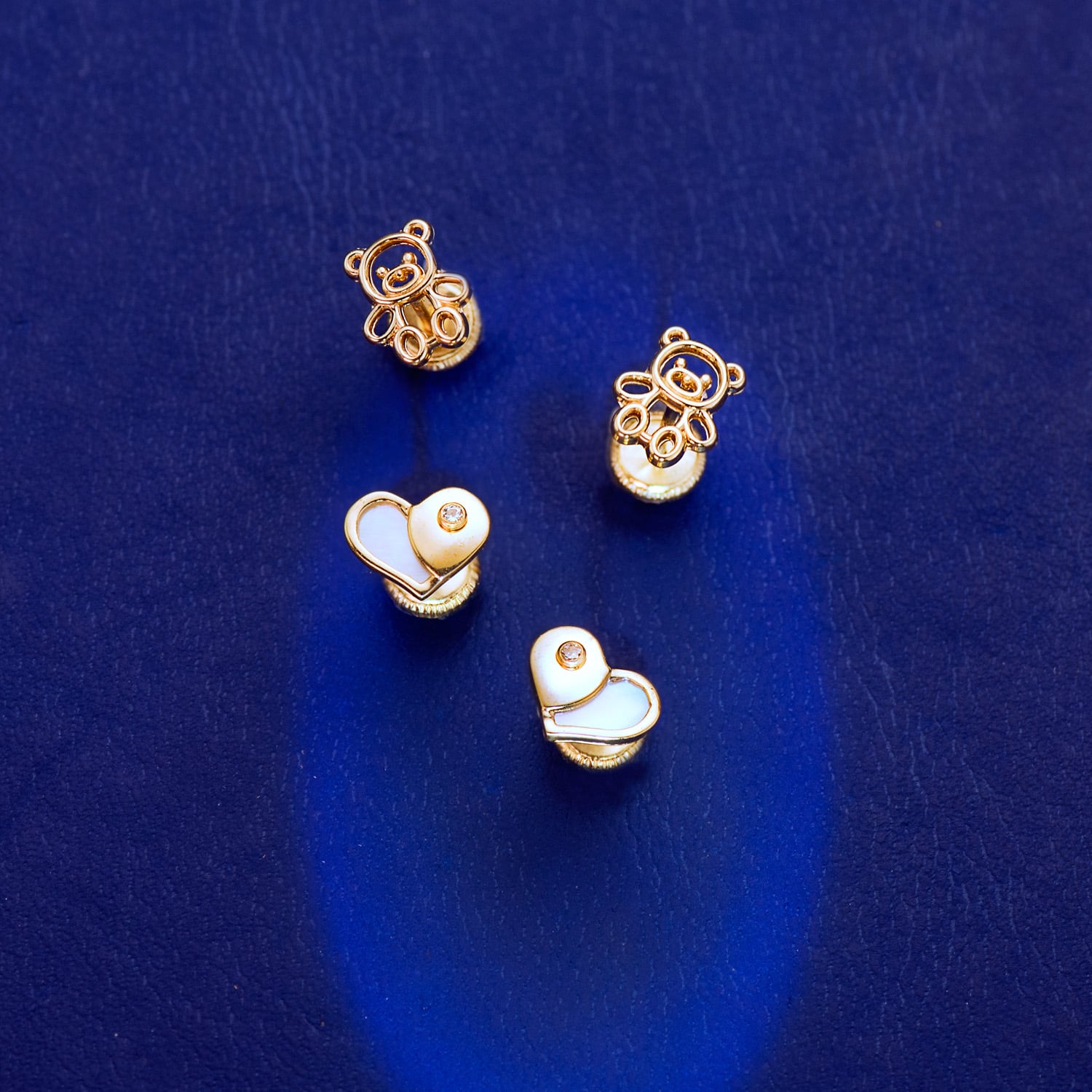 18 K gult gull openwork Bear øredobber 7X6 mm skruelås