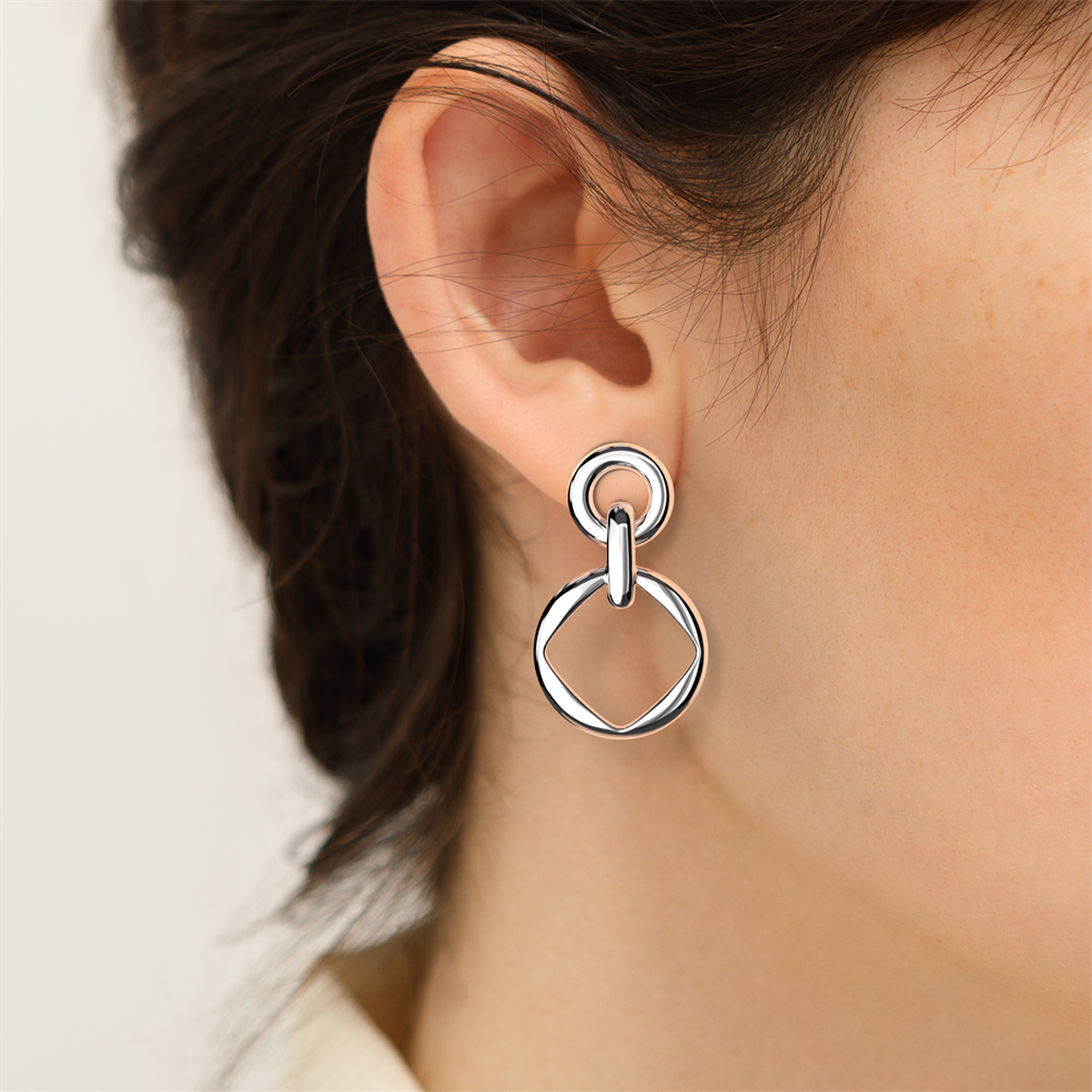 Boucles d'oreilles pendantes Runway argentées – Les Georgettes – vue 3