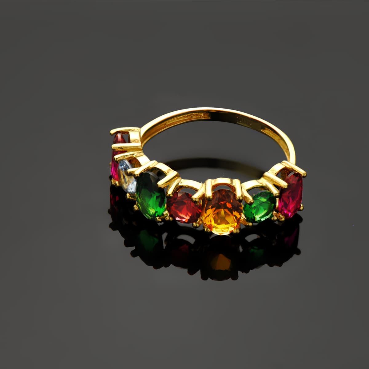 18 K gul guld ring 6 mm syv kløer farvede sten