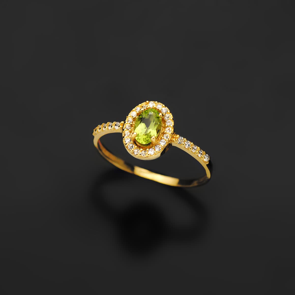 Anillo de Oro Amarillo de 18K con Peridoto Natural Circón y Peridoto Natural 6X4 mm 0.47 Qts