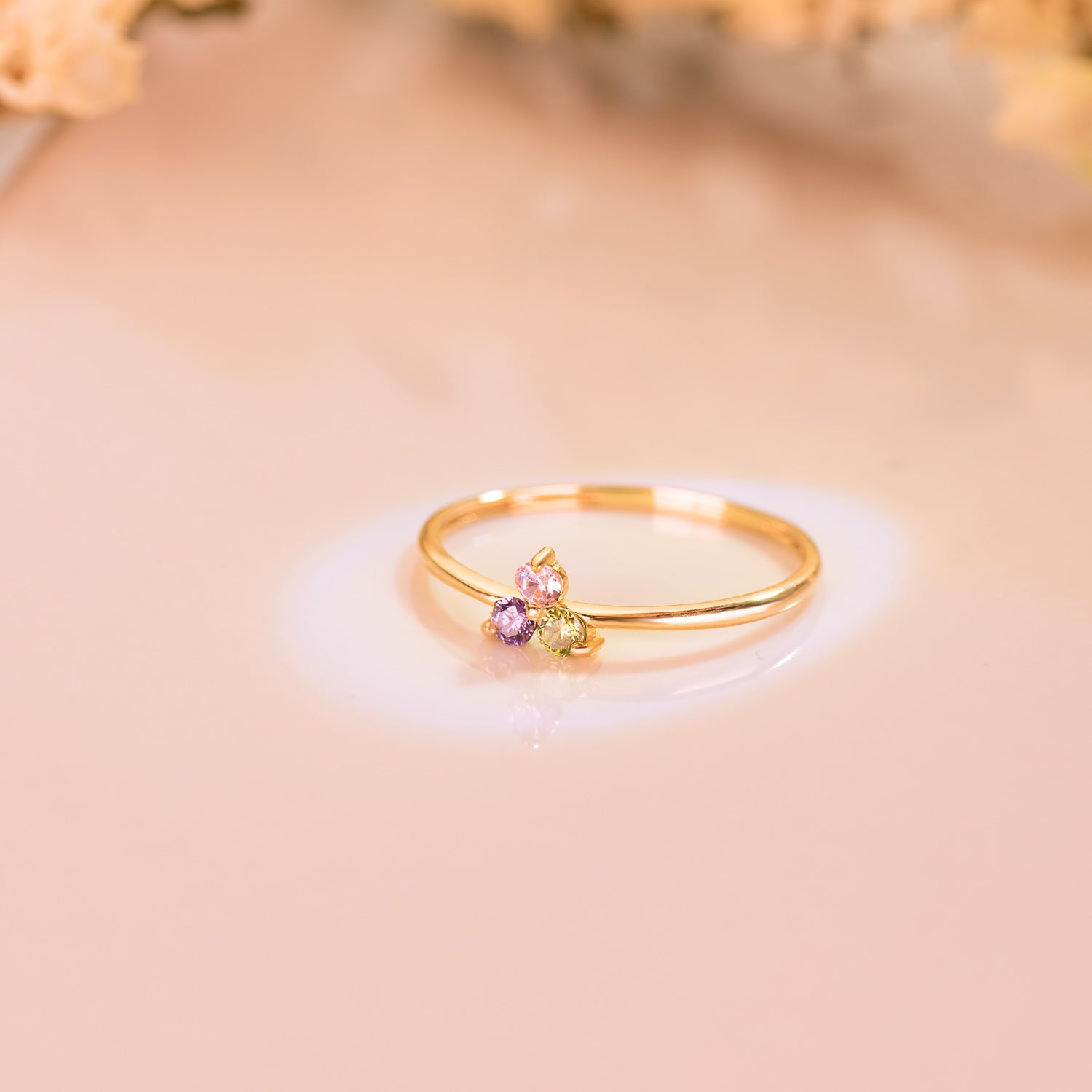Bague Triangle en Or Jaune 18K avec Zirconias Colorés Largeur : 2,5 mm