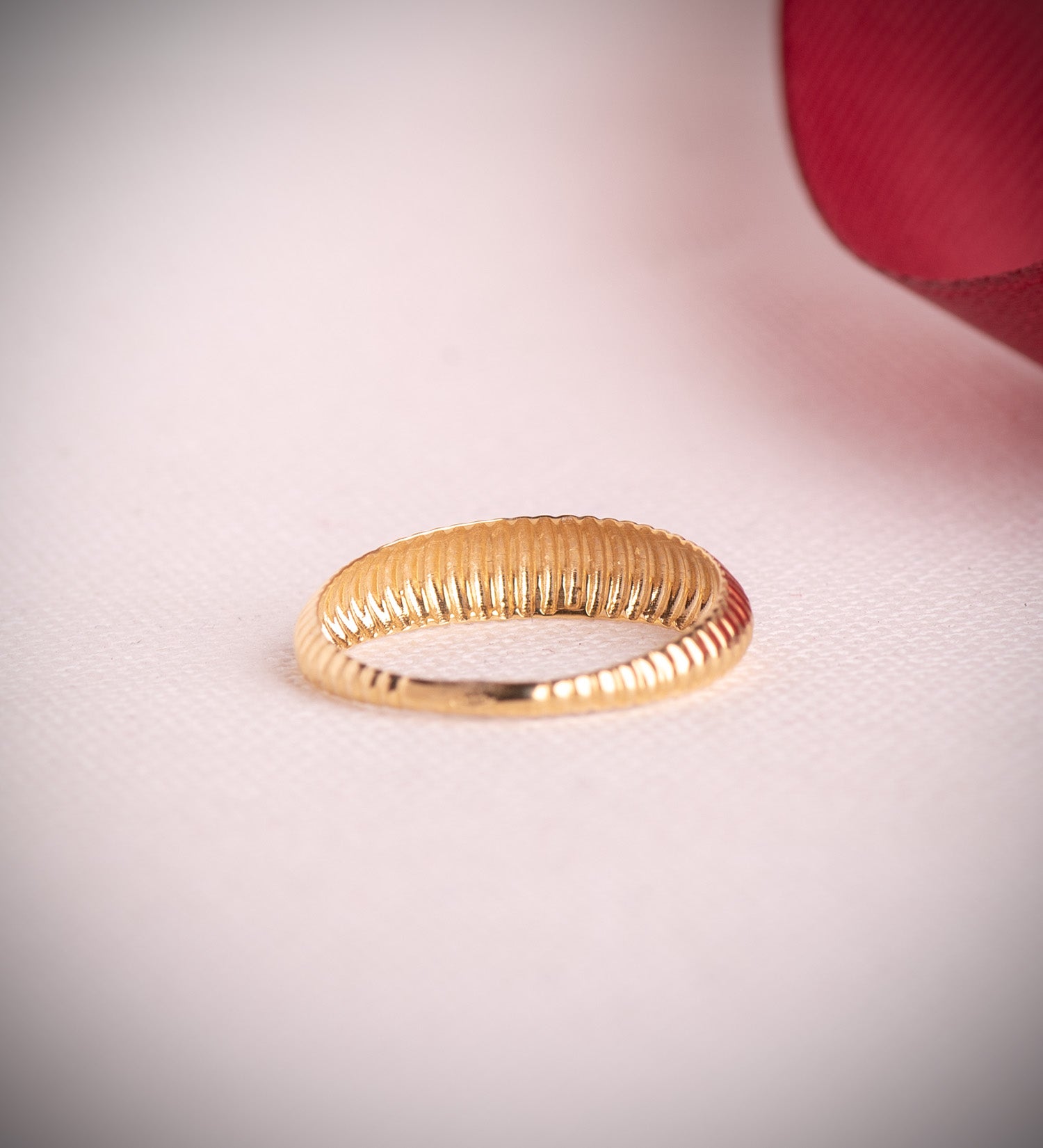 18K Yellow Gold Ring with Plain Godrons of Decreasing Width: 5 mm