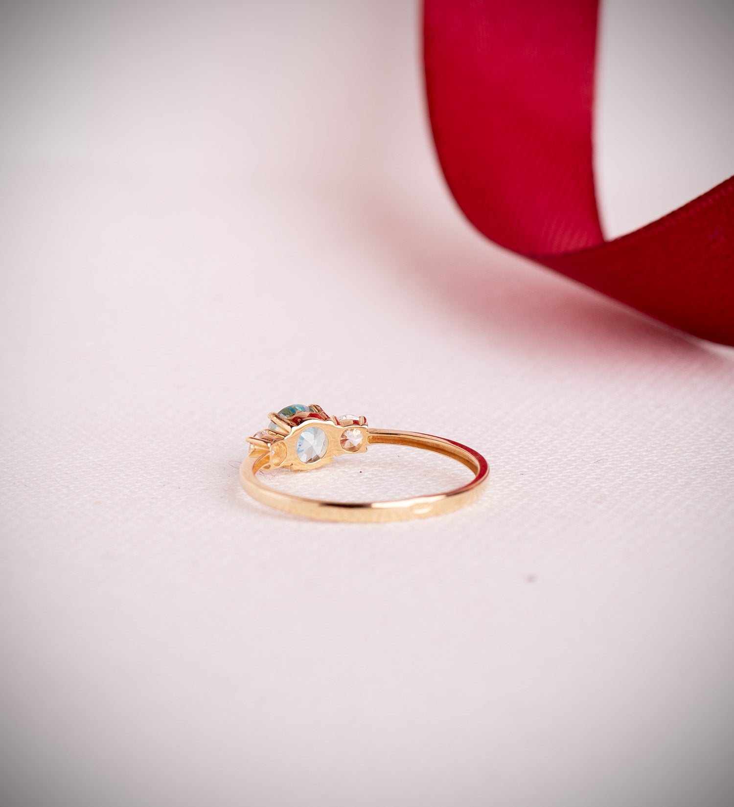 18K gult guld isakvamarin och Cubic Zircon Prong Ring Bredd: 5 mm