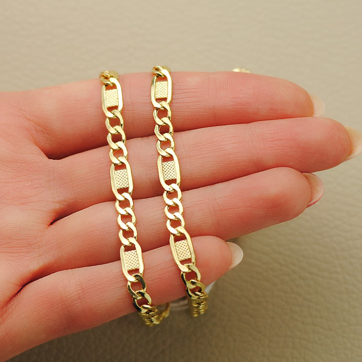 Chaîne en Or Jaune 18K Maillons Creux 3X1 Longueur : 50CM Largeur : 5 mm