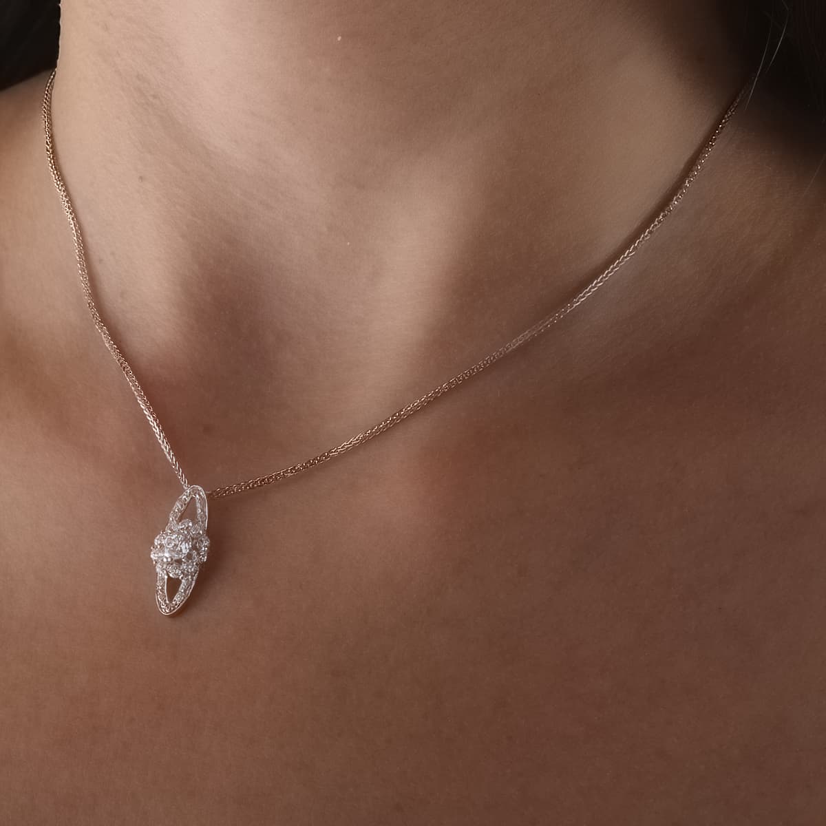 18K Collier en Or Blanc 45 Cm. Pendentif 20X9 mm Fermoir Mousqueton