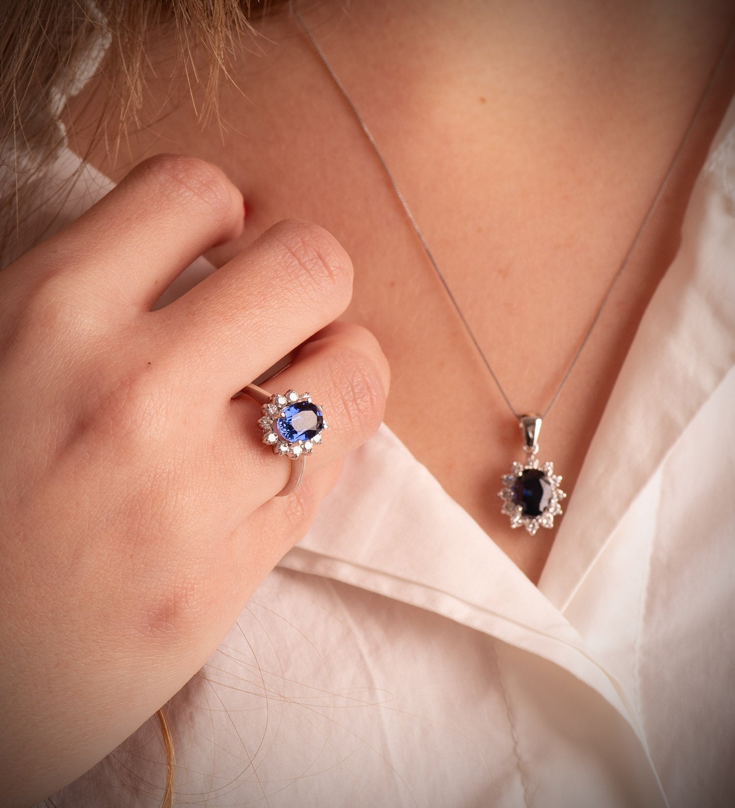 18K fehérarany gyémánt és zafír gyűrű 8X6 mm 1,63 Ct 0,42 Ct VS2-G