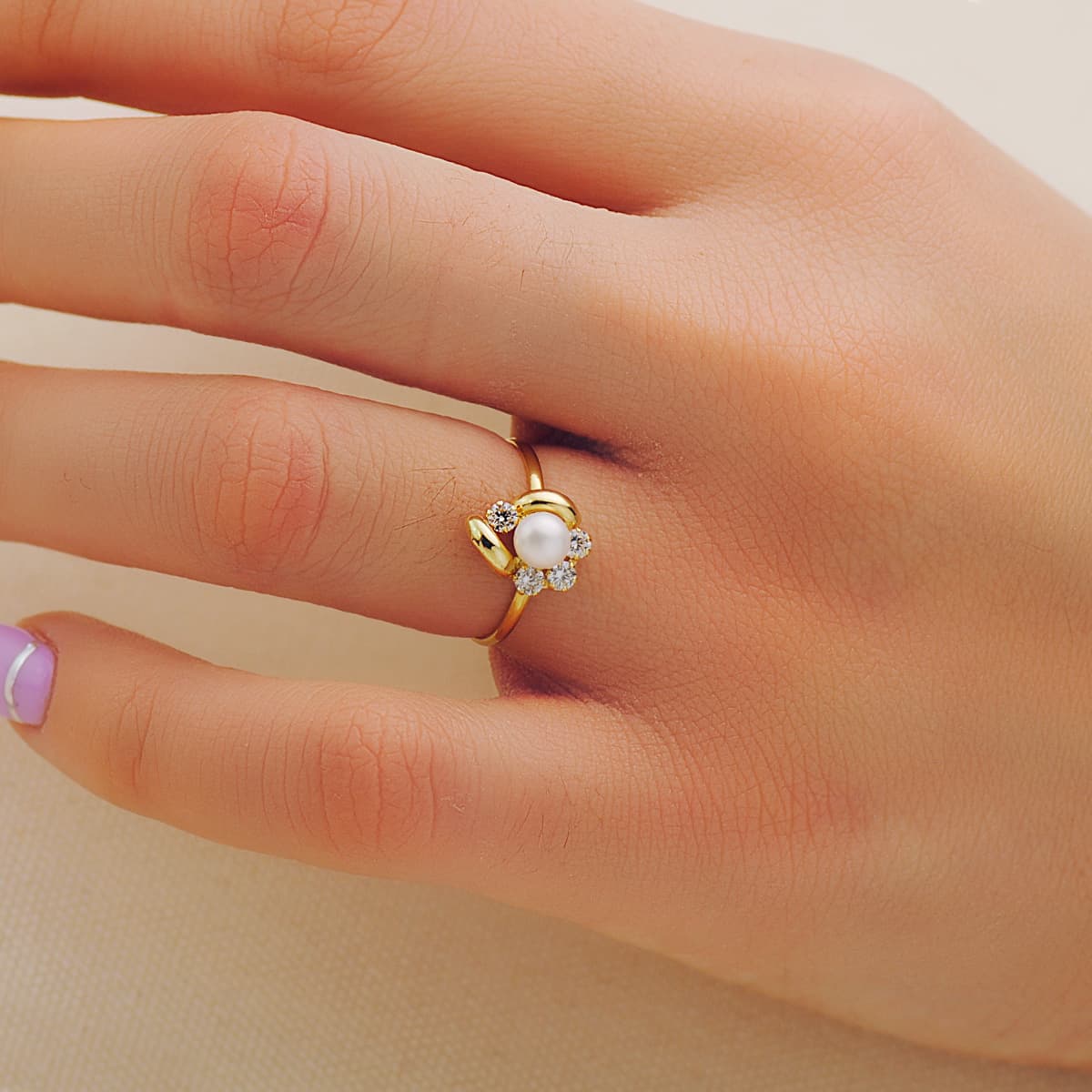 18K Bague Fleur de Communion Or Jaune 11X9 mm Largeur Corps 12 mm Perle 5 mm