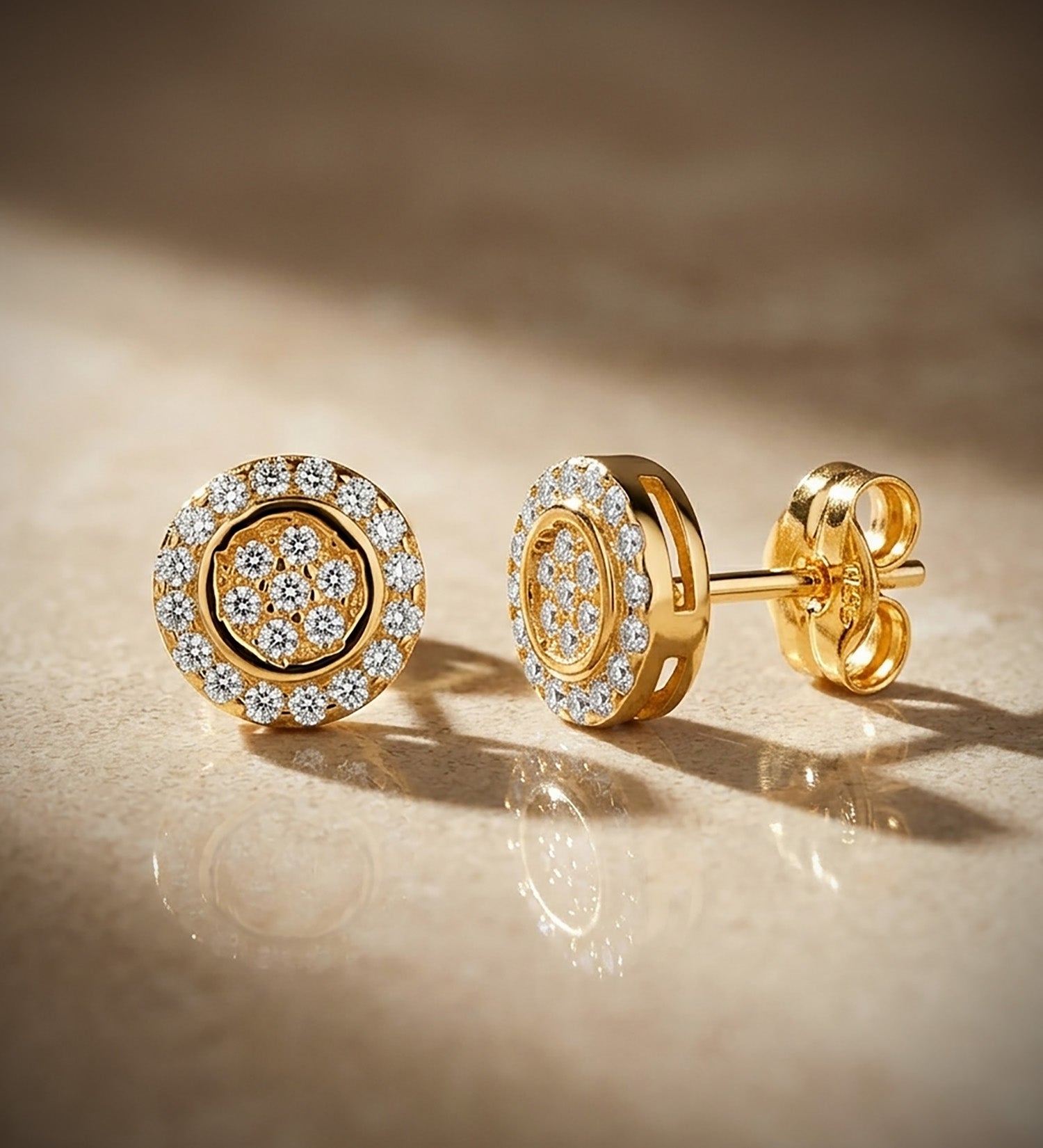 Boucles d'oreilles Rondes en Or Jaune 18K avec Pierres en Zircone Taille : 7 mm Fermoir à Pression