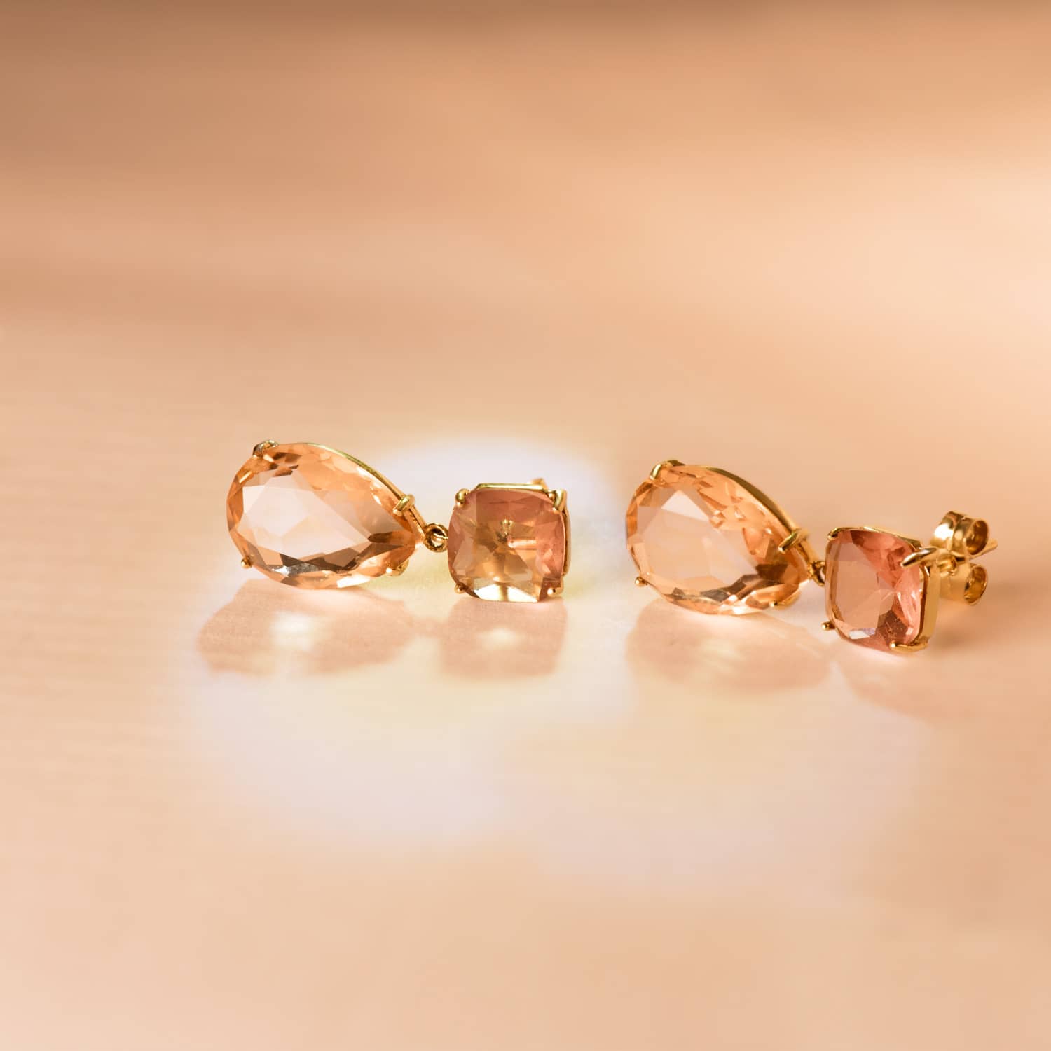 Boucles d'oreilles Or Jaune 18K Pierre Couleur Poire Alexandrite et Kuncite 24X10 mm Fermoir Poussettes Papillon