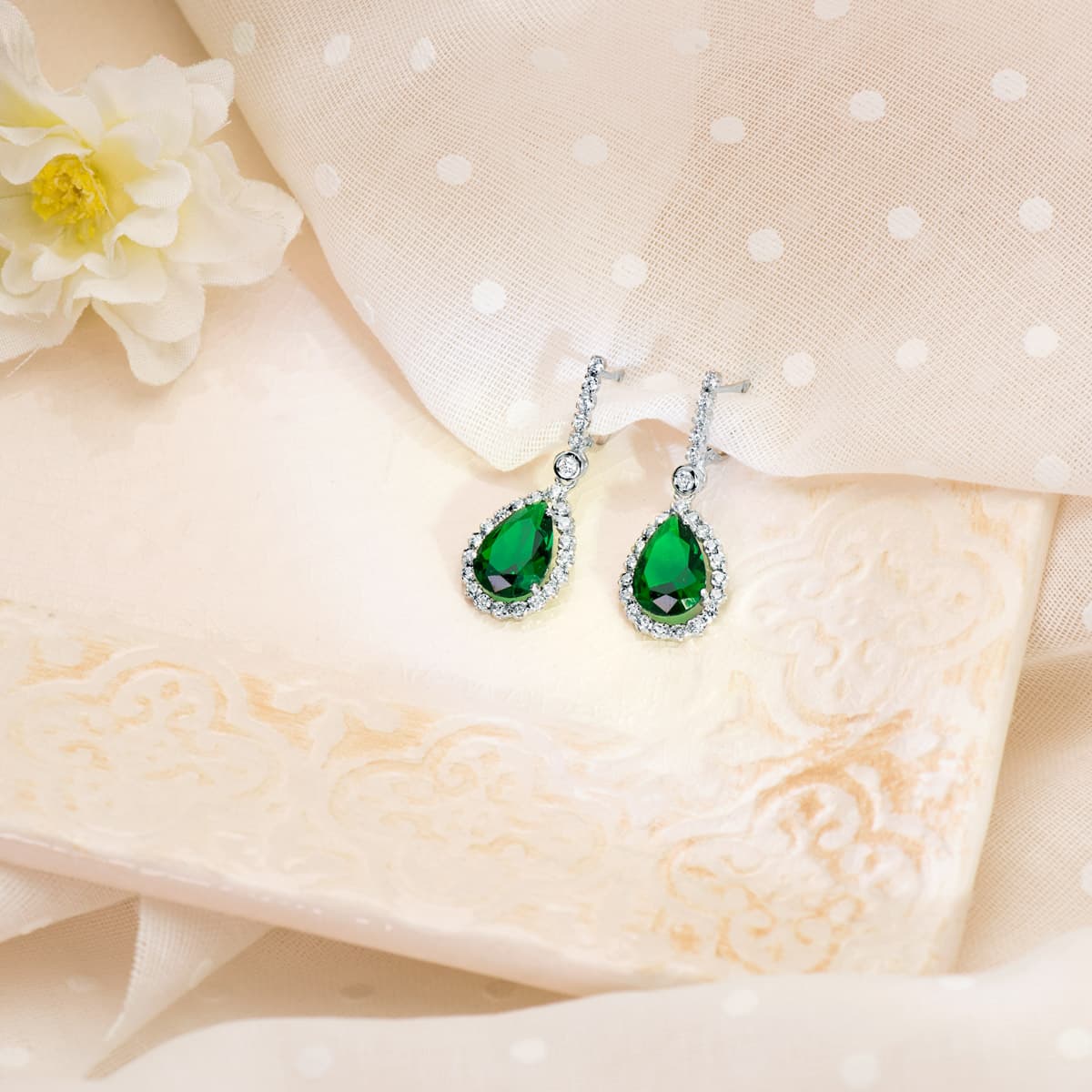 18K Boucles d'oreilles Or Blanc avec Pierre Vert 12 X 8 Mm. 33 X 12 mm Fermoir Poussettes Papillon