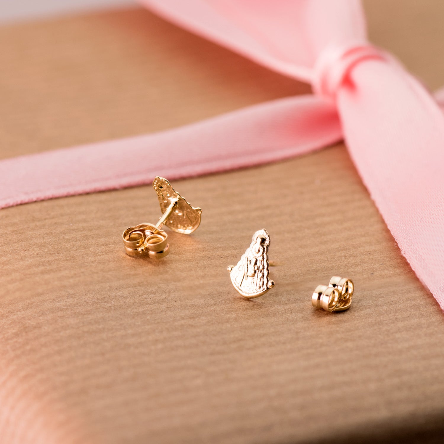 18K Boucles d'oreilles Vierge du Rocio 7,5 X 6 Mm. Fermoir Poussettes.