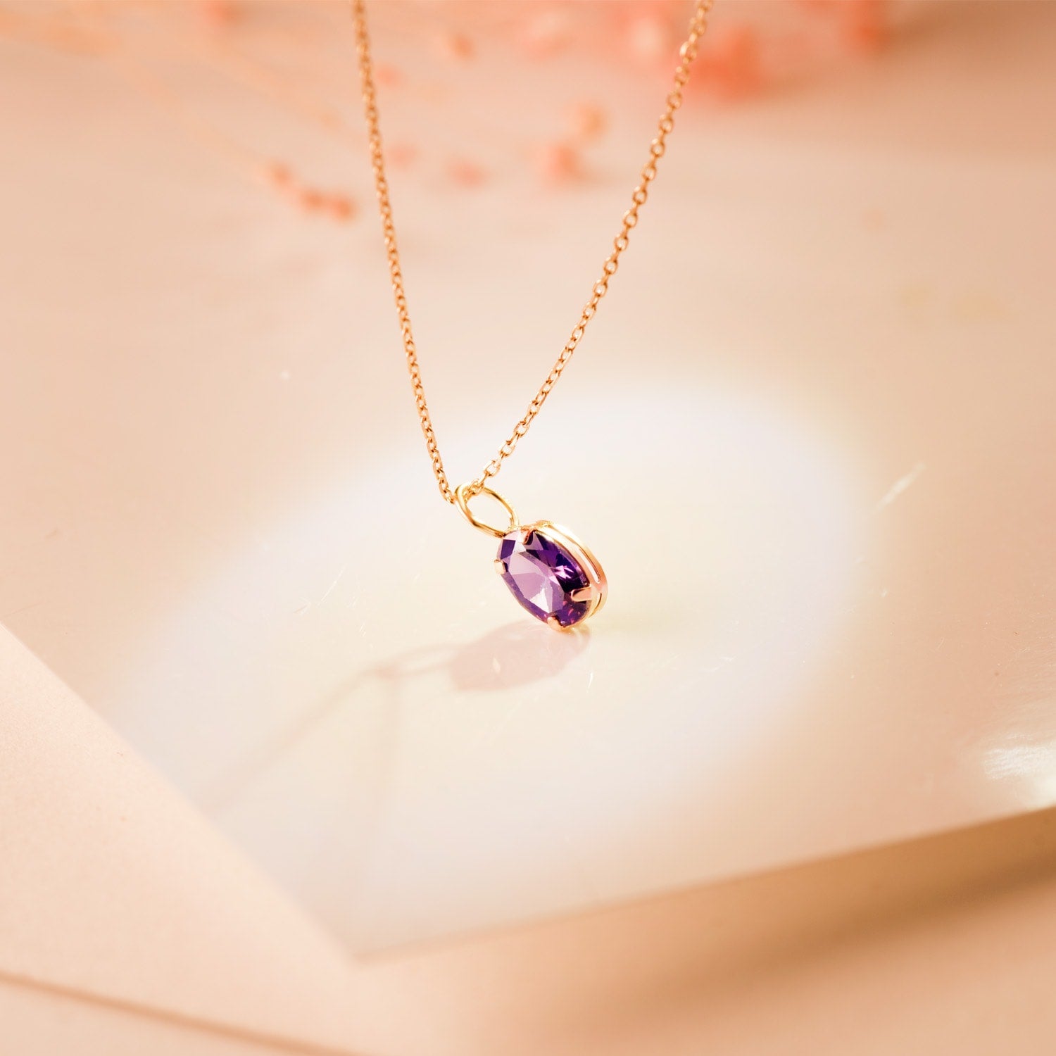 18K Pendentif en Or Jaune Pierre Ovale Couleur Améthyste 7 X 5 mm