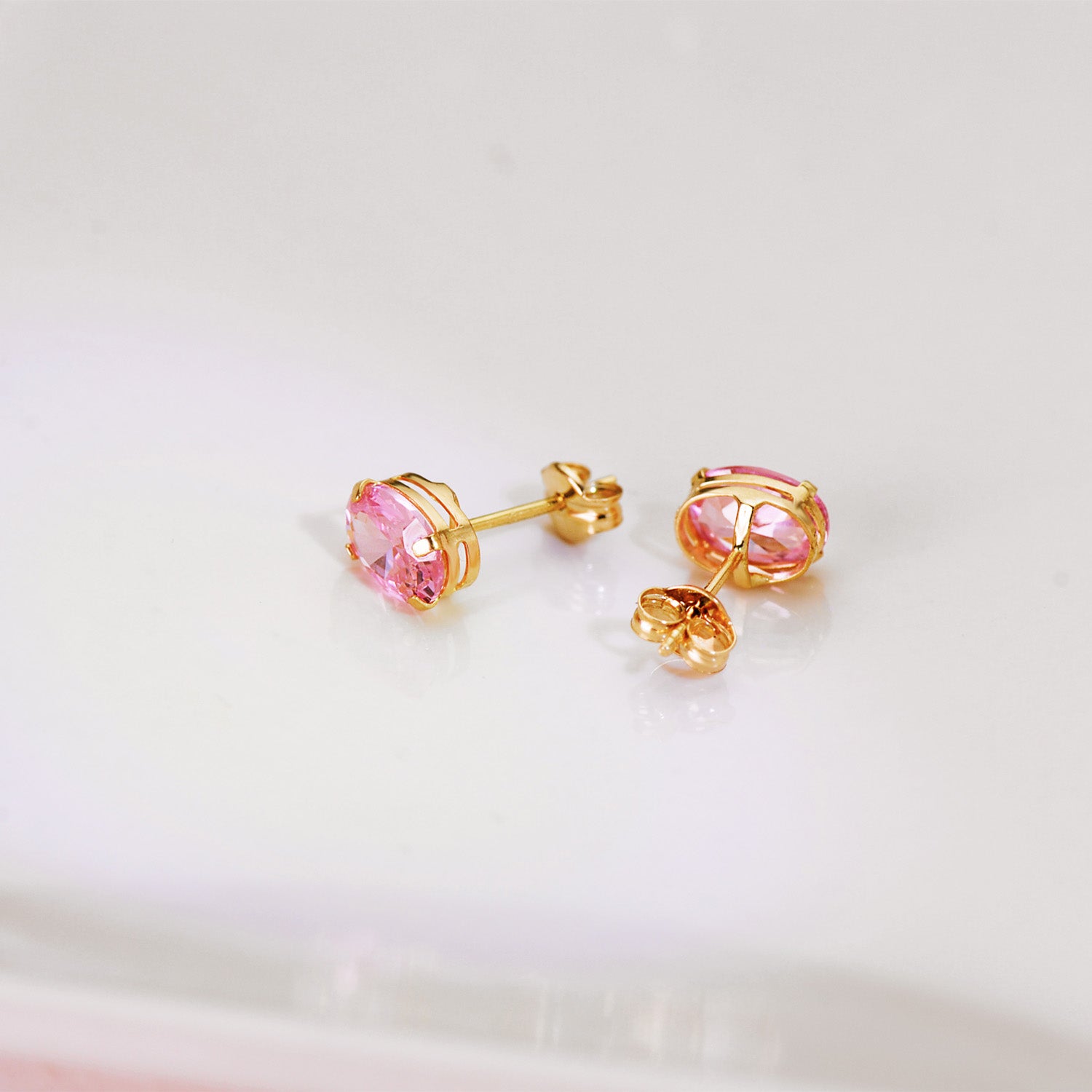 18K Clous d'oreilles Or Jaune Ovale Pierre Rose 7X5 Mm. Fermoir Poussettes