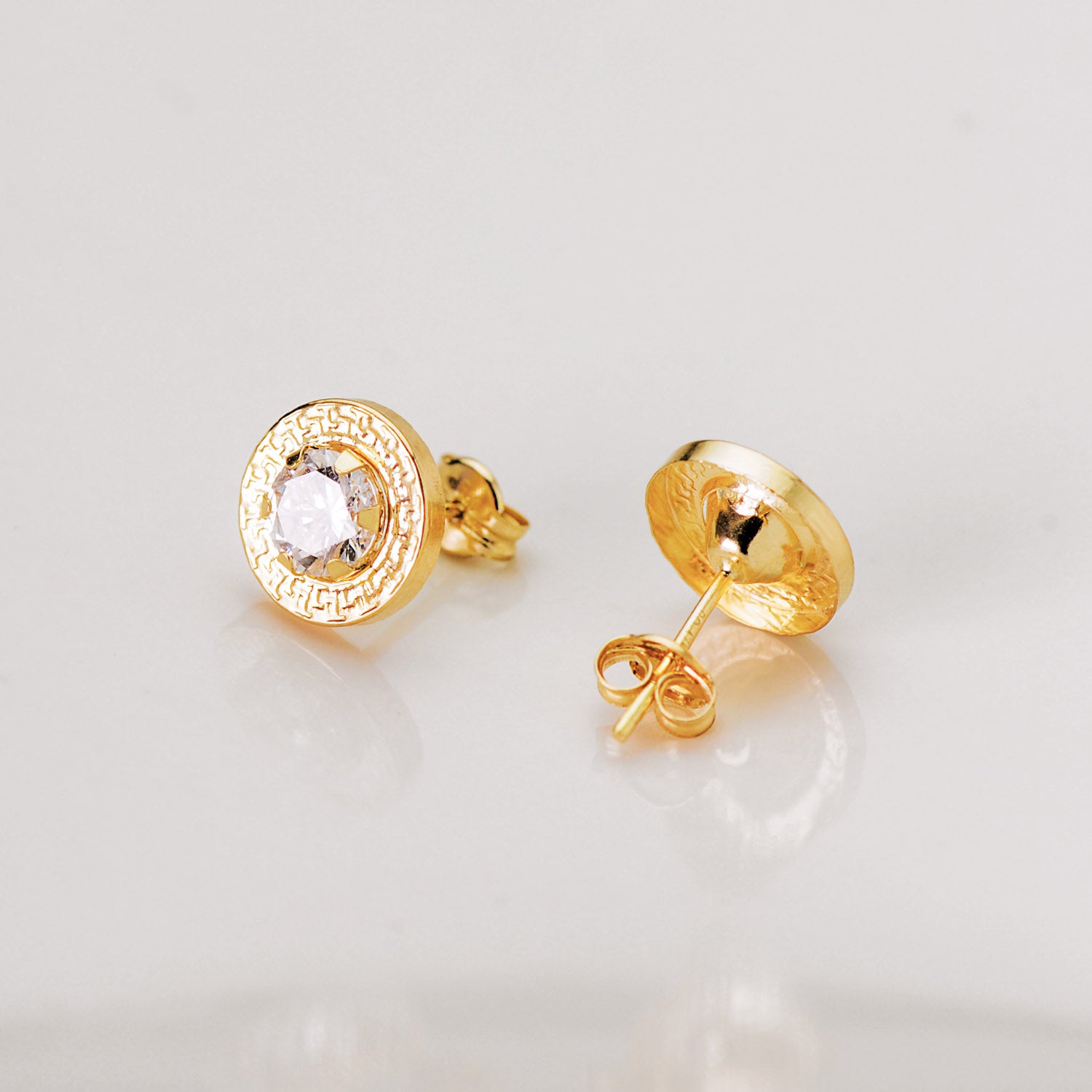 18K gresk gult gull øredobber og 5 MM stiftinnstillingssirkoner. 9MM Butterfly barnevogn lås
