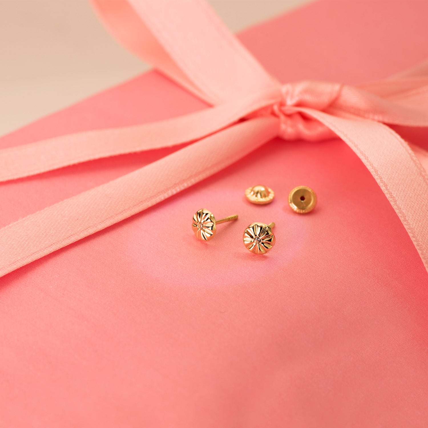 18K Boucles d'oreilles Or Jaune Rondes avec Zircons 5X5 mm Fermoir à Vis
