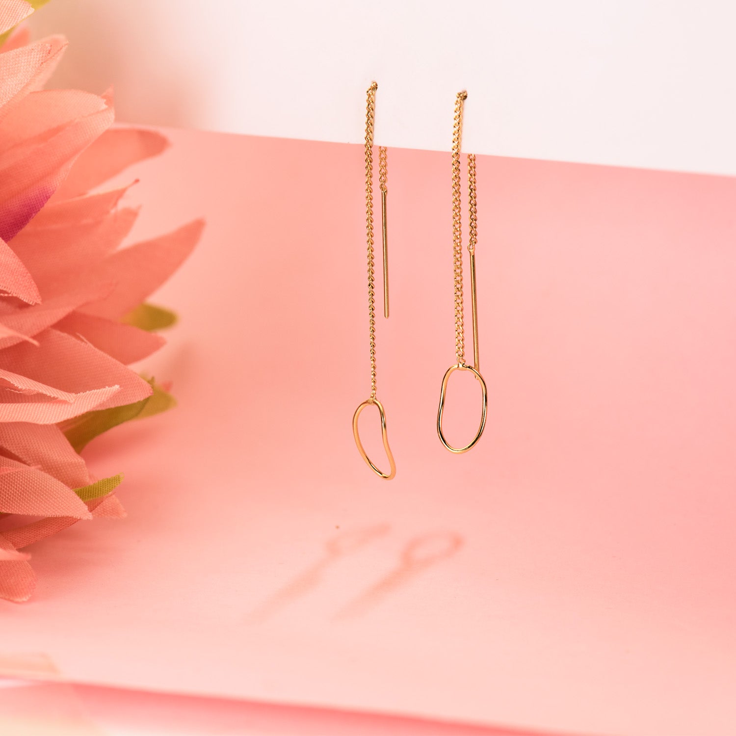 18K Yellow Gold Dangling Earrings with Chain and Oval Pattern. Length 76MM