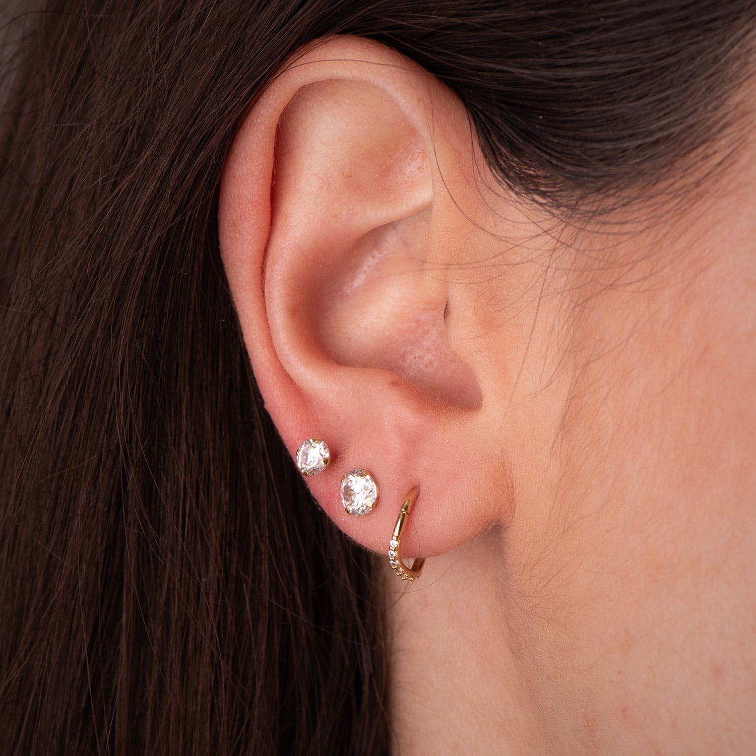 Boucles d'oreilles Ondulées en Or Jaune 18K avec Pierres en Zircone Taille : 10 X 1 mm Fermoir Poussettes Papillon