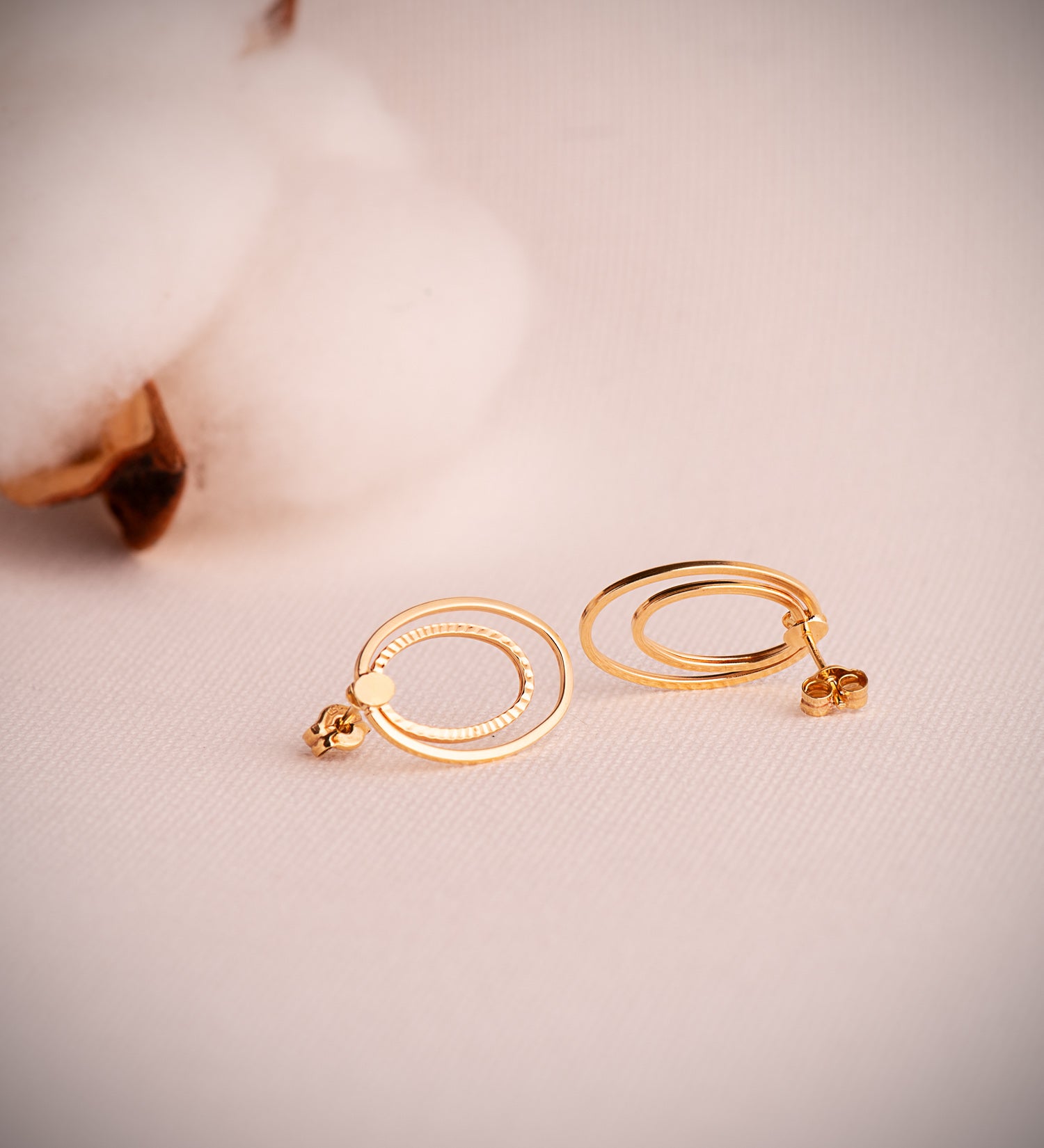 Boucles d'oreilles Double Ovale en Or Jaune 18K Lisse et Sculpté Mesure : 19X13 mm Fermoir Poussettes Papillon