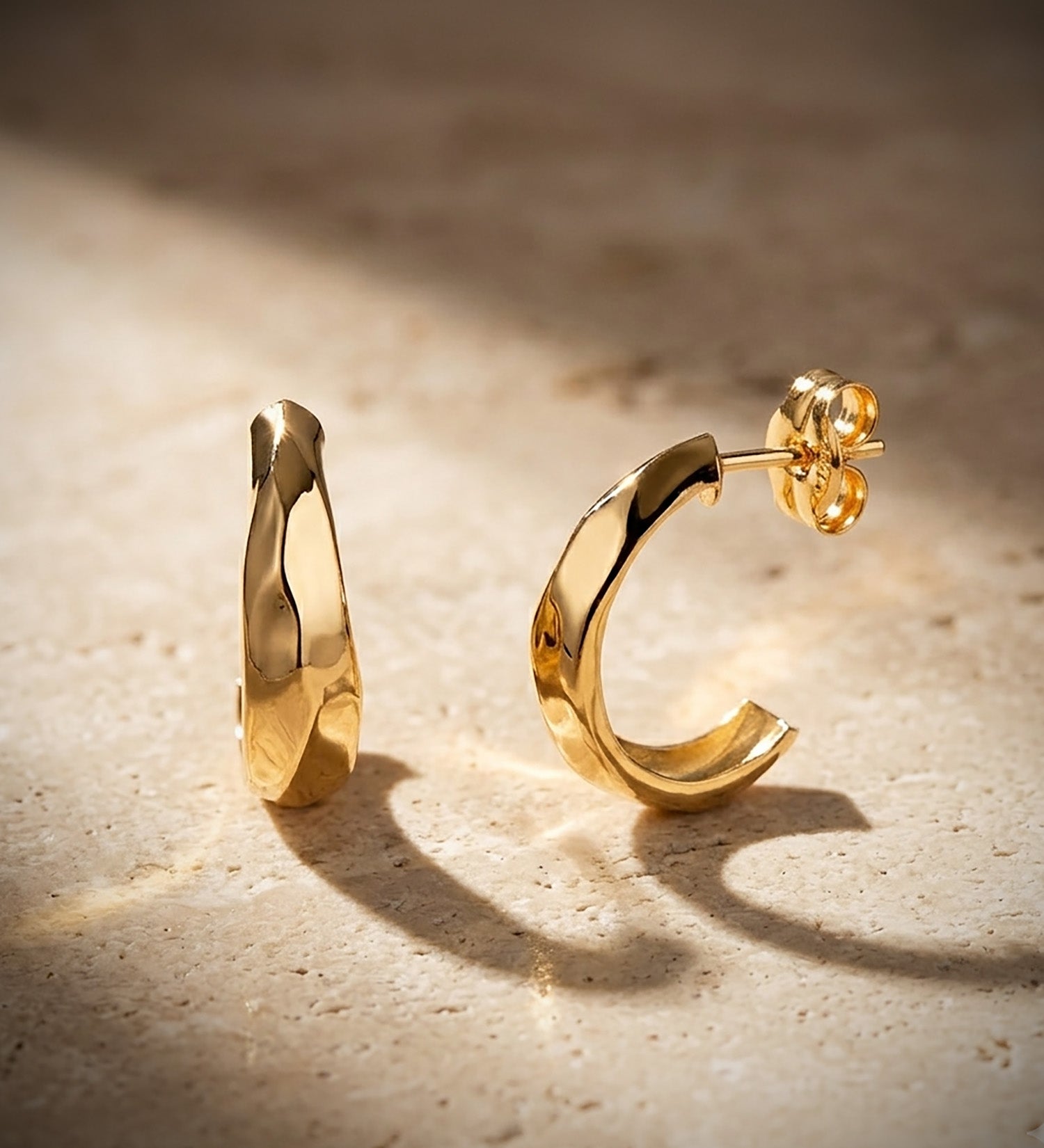 Boucles d'oreilles en Or Jaune 18K avec Godrons Brillants Taille : 14 X 5 mm Fermeture à Pression