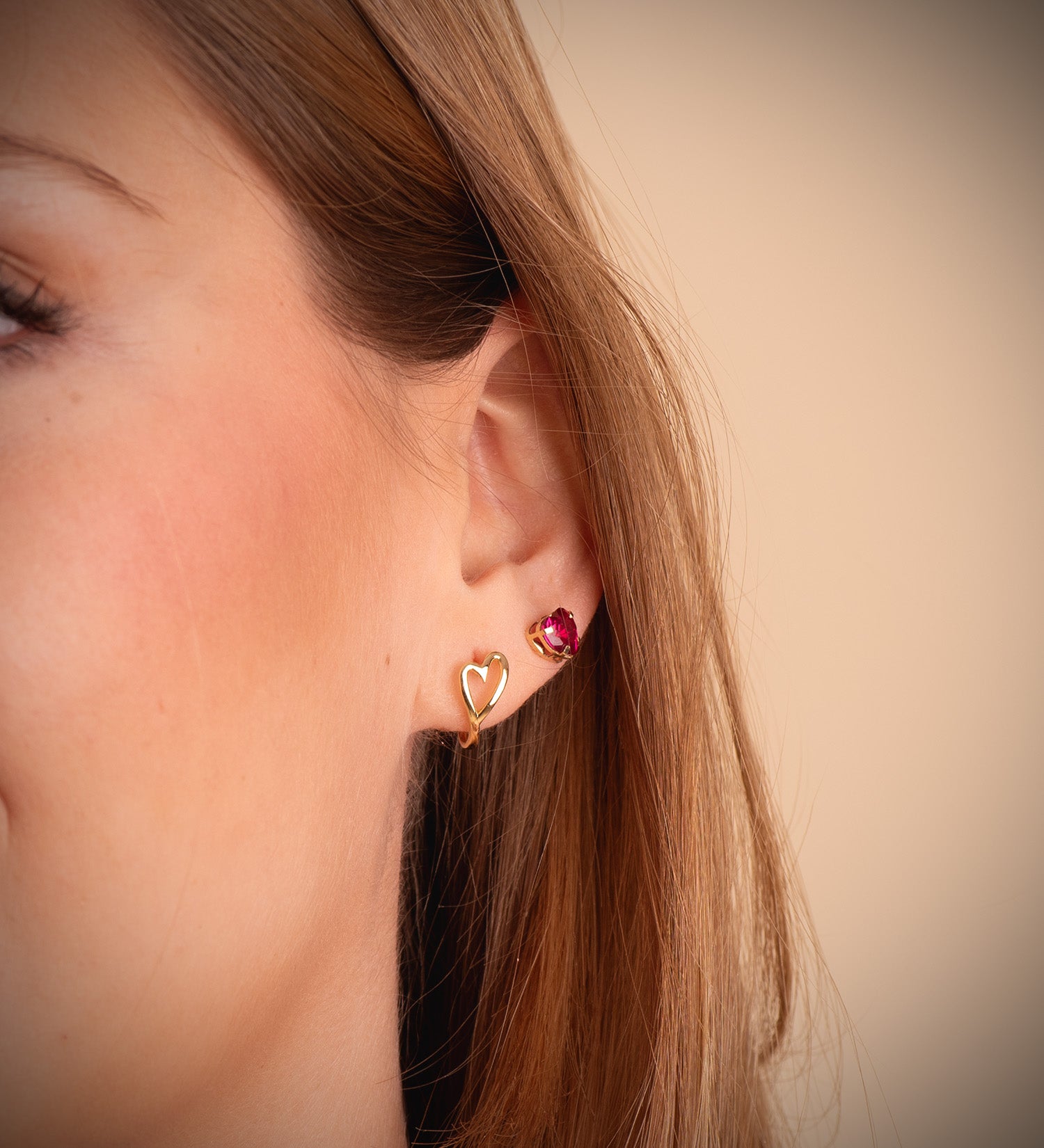 Boucles d'oreilles Or Jaune 18K avec Coeur en Pierre Rouge 6 X 6 mm Fermoir Poussette Papillon