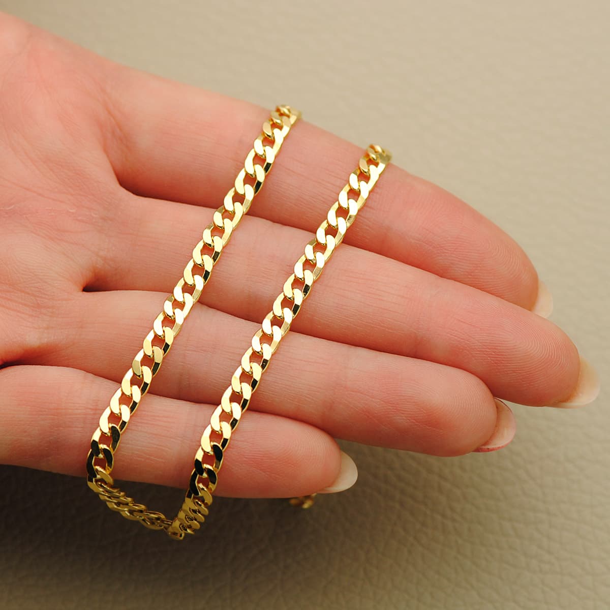 18K Solid Yellow Gold Curb Chain. Length 60 Cm - Width 3.75 mm