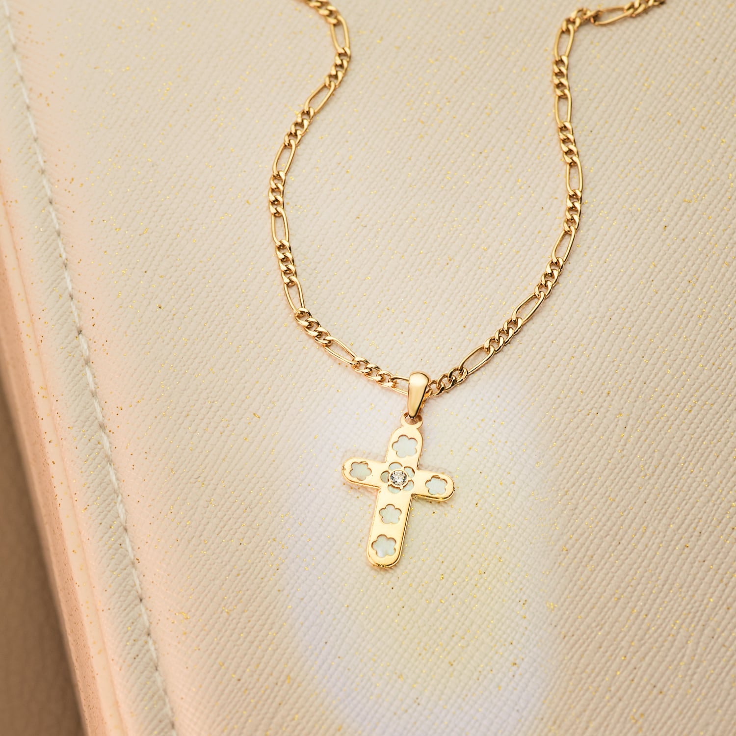 18K Croix Or Jaune Nacre et Zircon 20 X 13 mm
