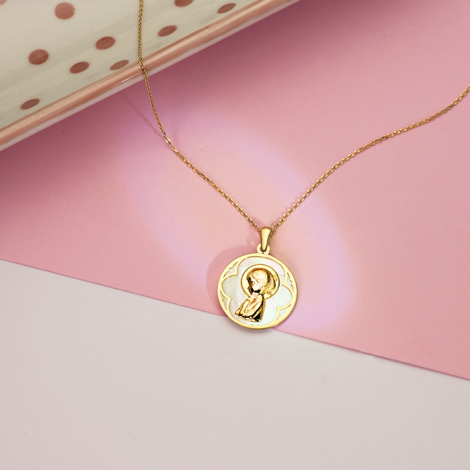 18K Médaille Or Jaune Ronde avec Nacre et Vierge Enfant 18 mm