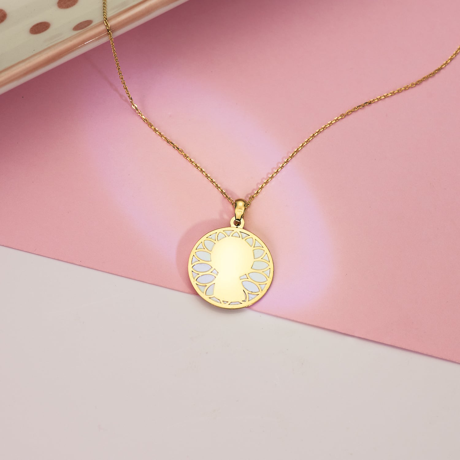 18K Médaille Or Jaune Ronde avec Nacre et Vierge Enfant 18 mm