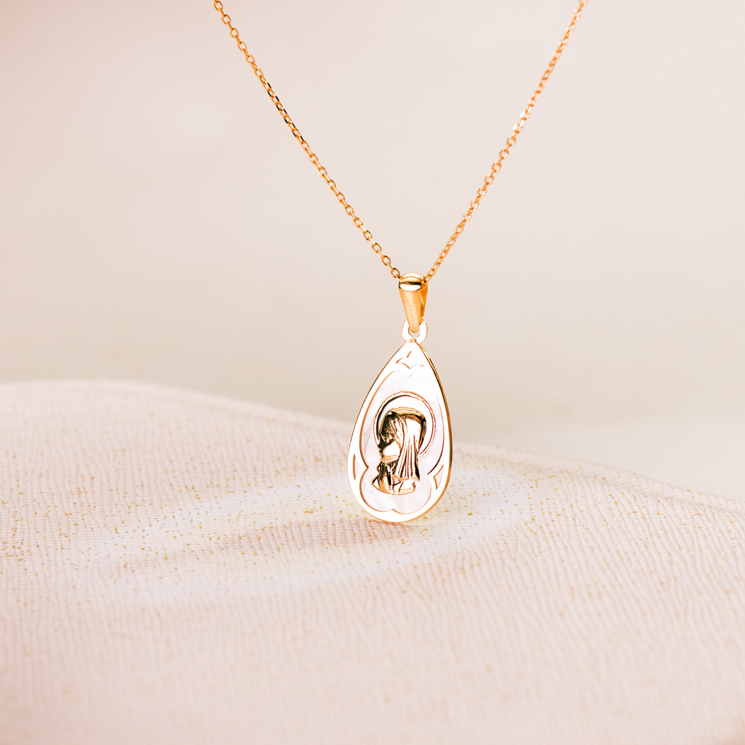 18K Médaille Or Jaune Goutte Nacre Vierge 21 X 14 mm