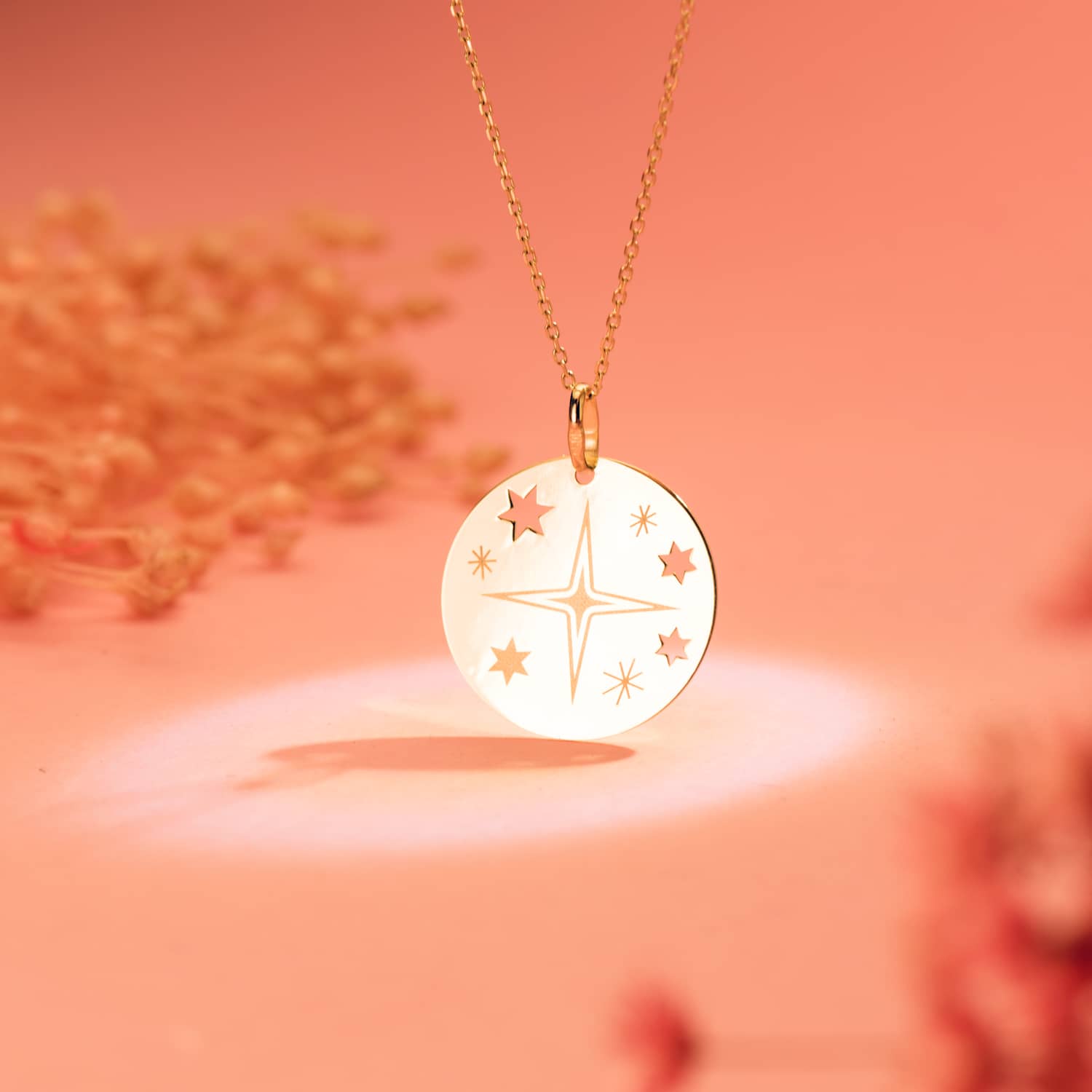 Pendentif Rond Rose des Vents Or Jaune 18K Gravé Brillant 18 mm