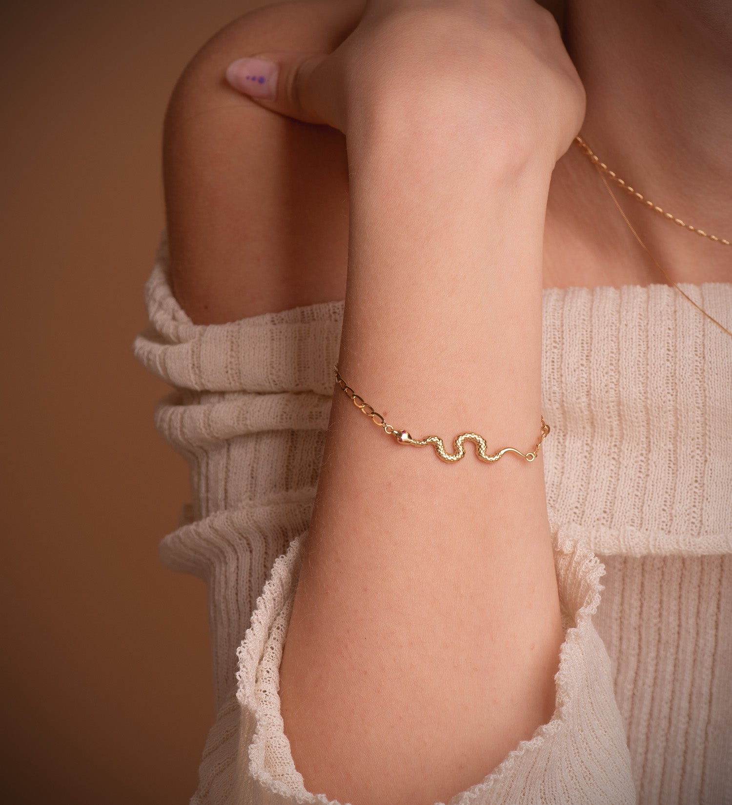18K gult gull armbånd Slangeøyne Ruby 40MM hul kjedelengde: 19cm