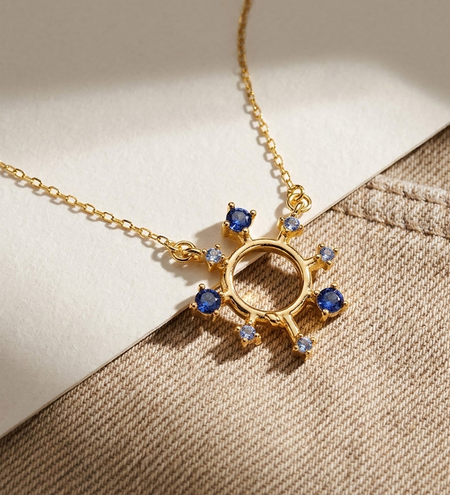 Ciondolo in Oro Giallo 18K e Zircone Blu 17X16 mm Catena Forzata: 40-2 Cm