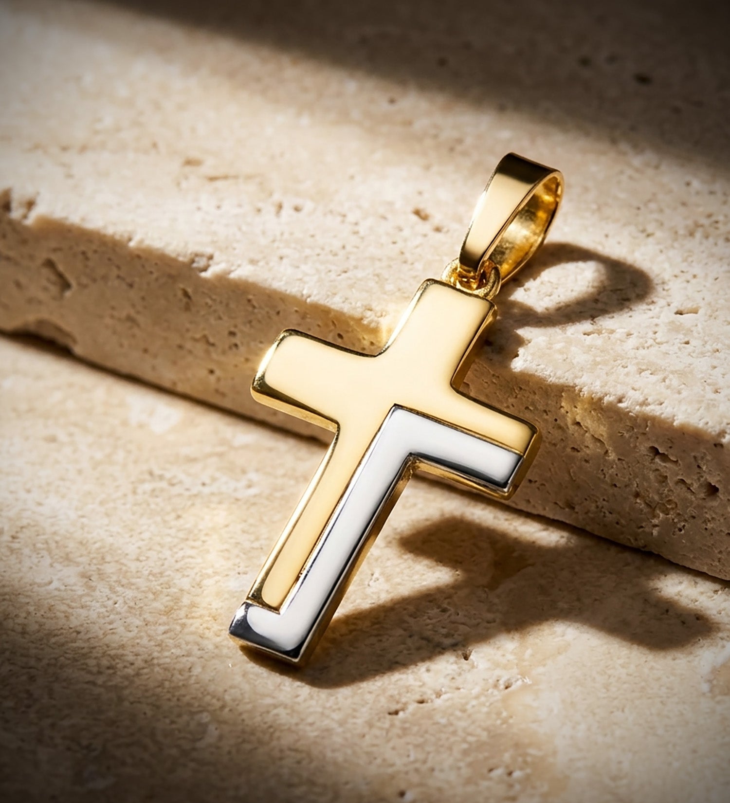 Croix en Or 18K Bicolore Lisse et Creuse Bâton Rectangulaire Brillant 22 X 13,5 mm Bâton Rectangulaire : 4 X 1,5 mm