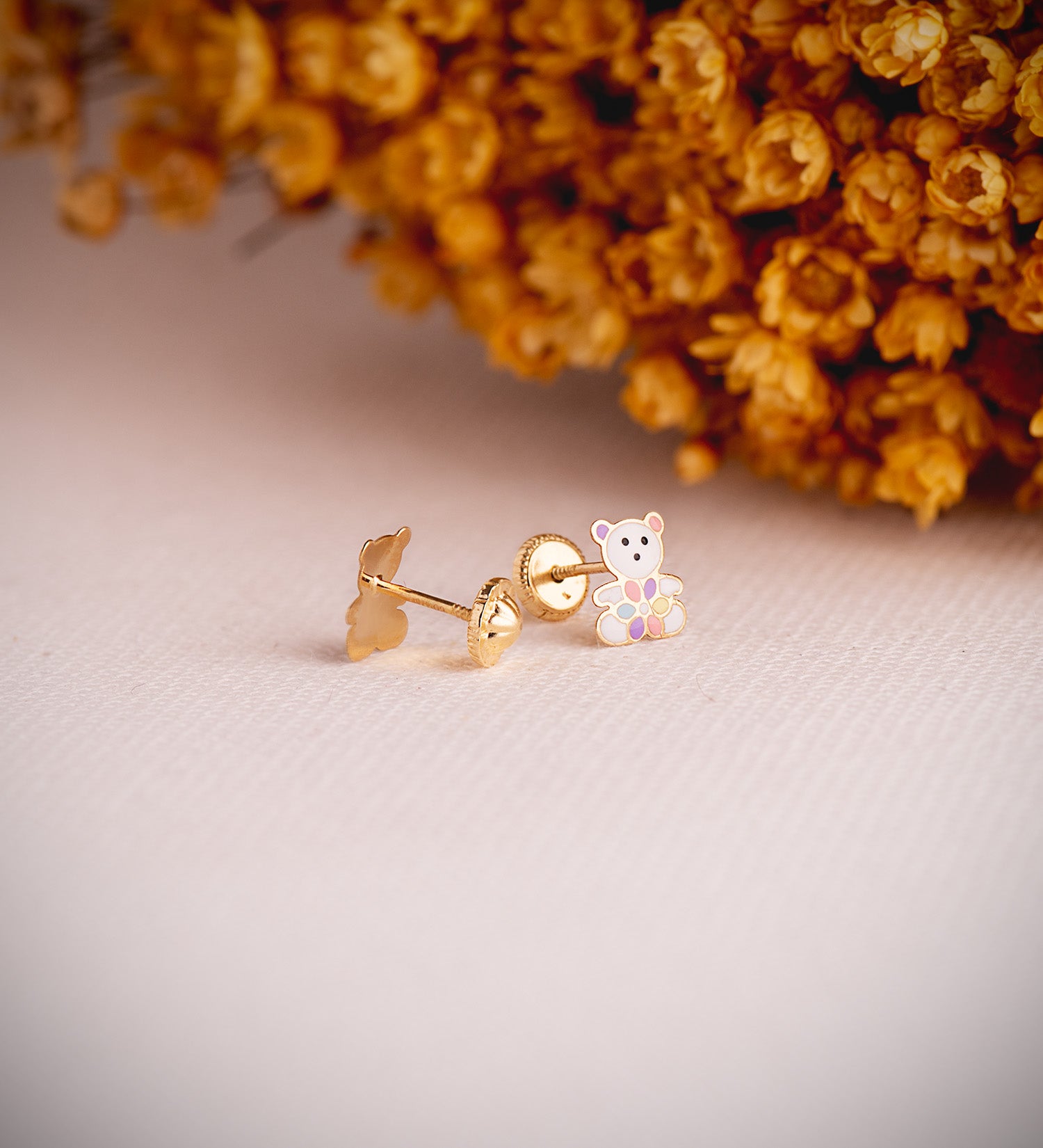 Boucles d'oreilles Ours Émaillé en Or Jaune 18K Taille : 7 X 6 mm Fermoir a Vis