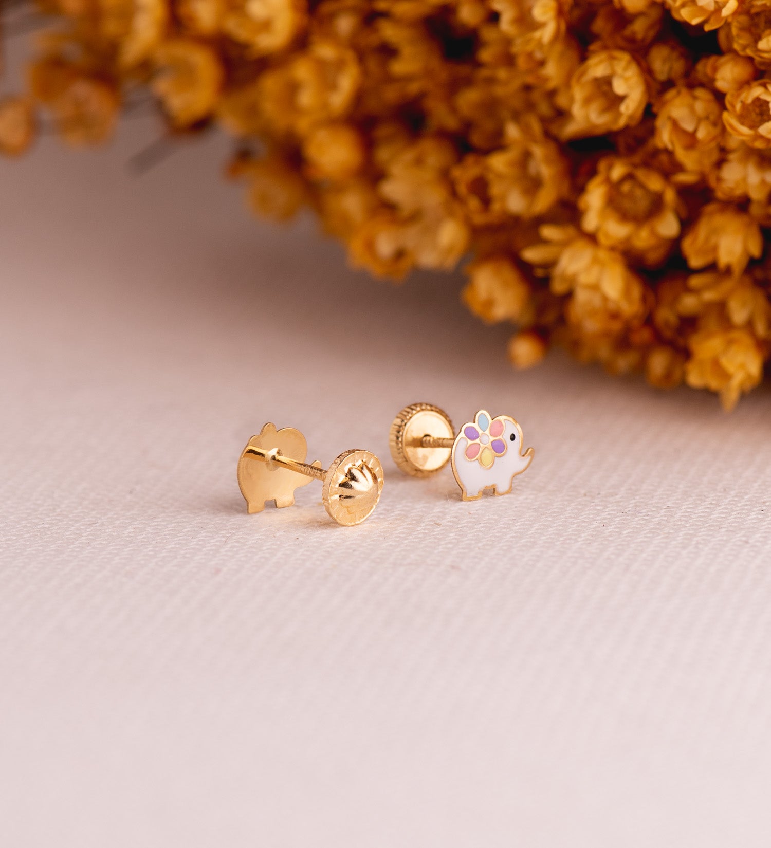 Boucles d'oreilles Éléphant en Or Jaune 18K Émaillé Taille : 7 X 6 mm Fermoir a Vis