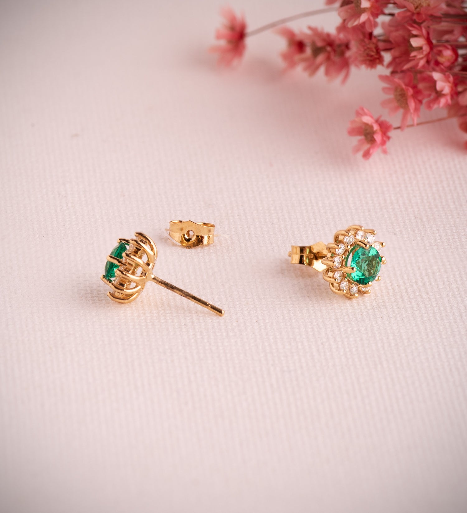 Boucles d'oreilles en Or Jaune 18K 24 Diamants de Laboratoire et Émeraude 5 mm 0.96 Ct 0.340 Ct VS2-G 9 mm Fermoir à Poussettes Papillon