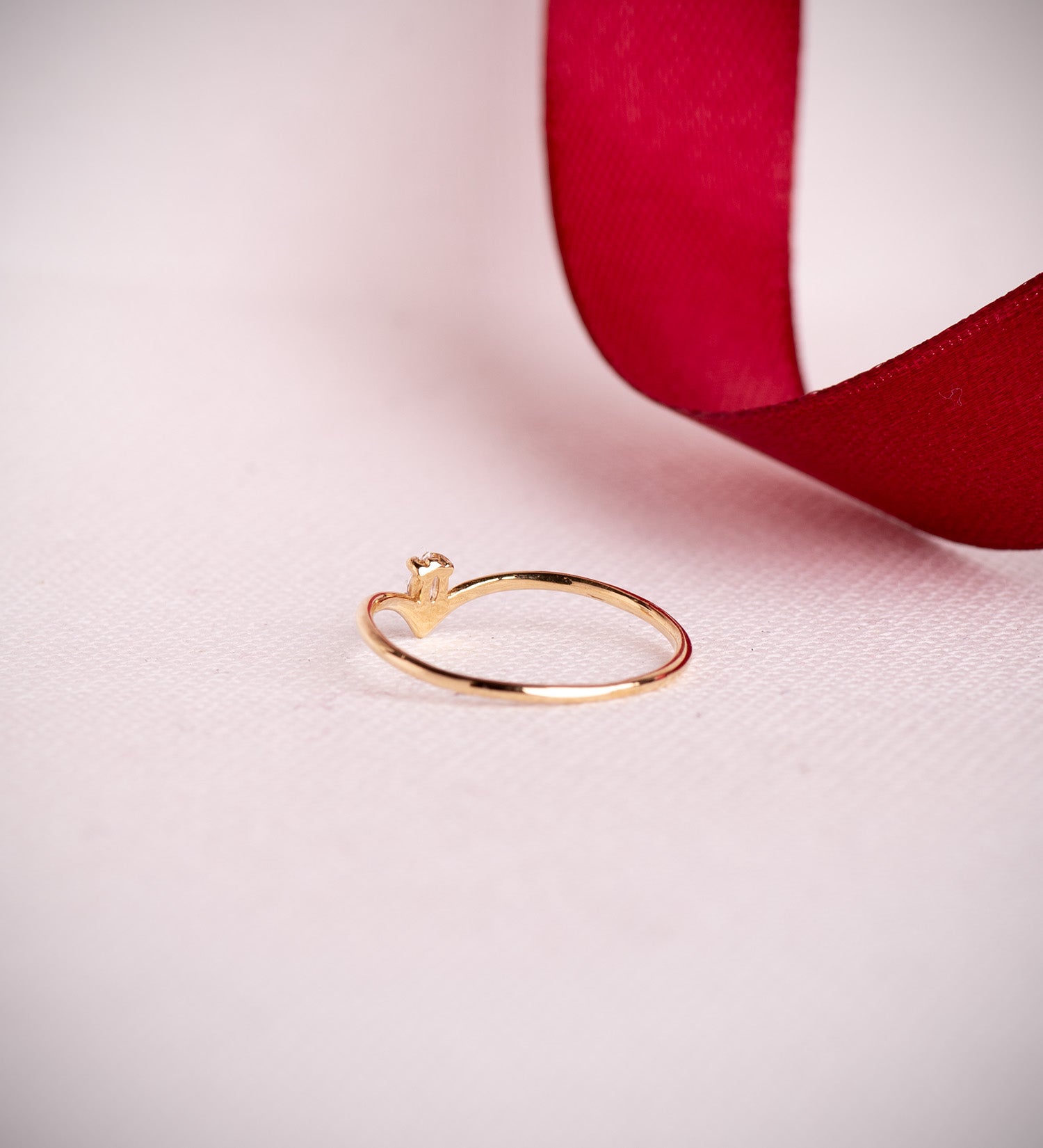 18K geelgouden ring met markies geslepen labdiamant 0,067 ctg G-VS2 Breedte: 5 mm