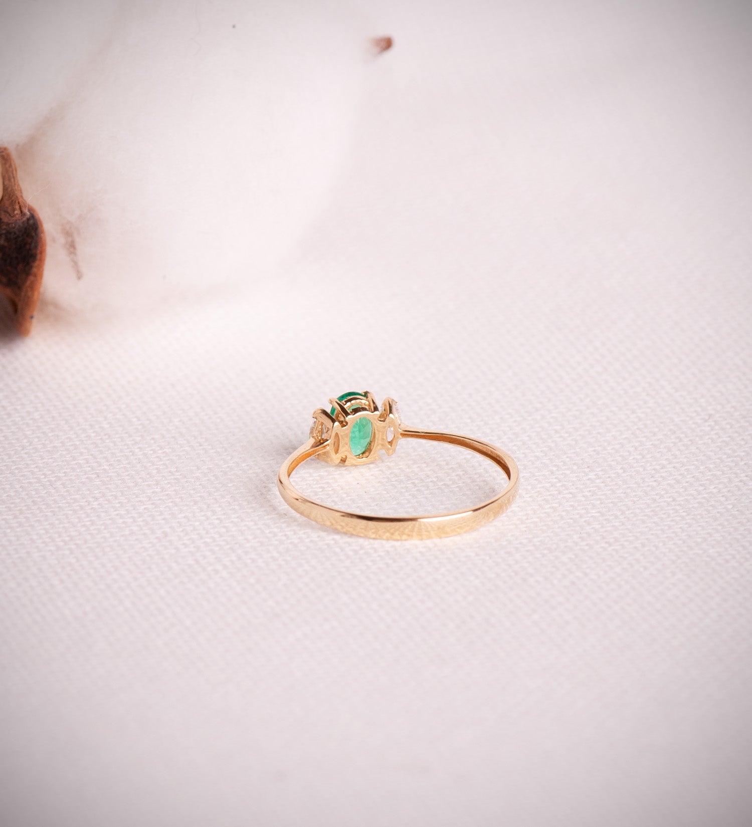 18K gult gull ring omkrystallisert smaragd 6X4 mm 0,40 Ct og Lab-diamanter 0,134 Ct E - VS2