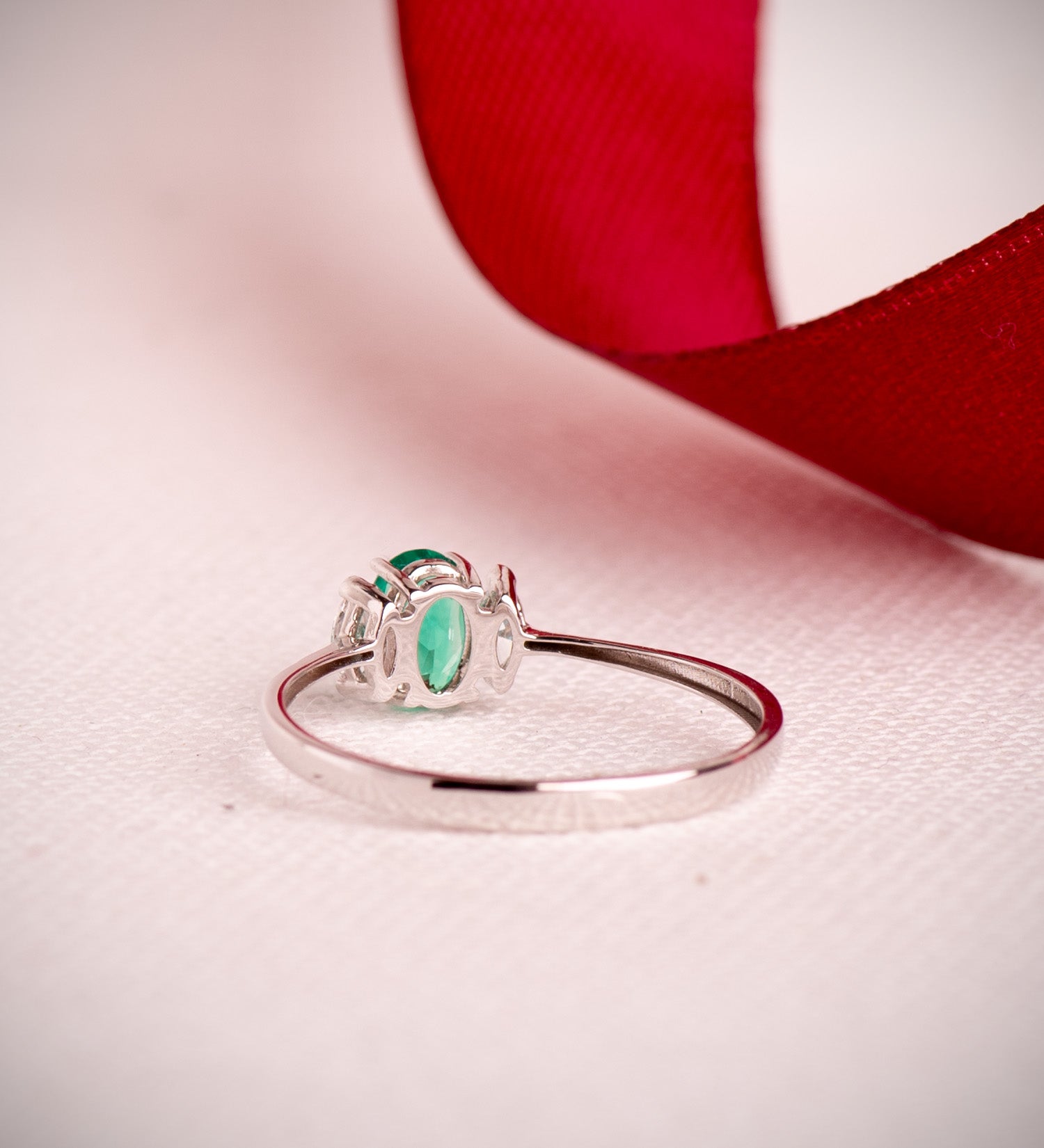 18K White Gold Ring Recrystallized Emerald 6X4 mm 0.40 Ct and Lab Diamonds 0.134 Ct VS2 - E